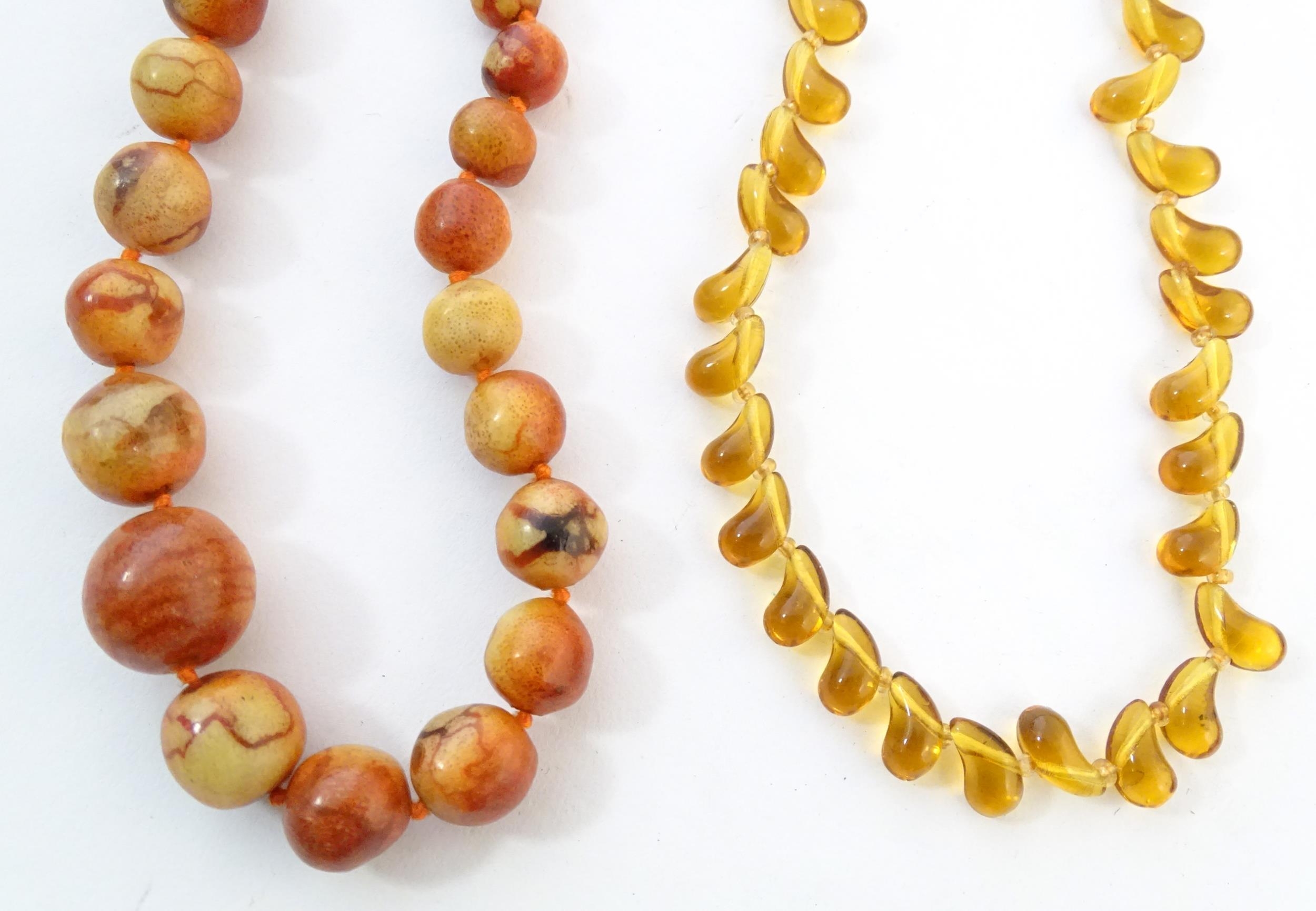 A quantity of assorted bead necklaces to include some amber examples. Please Note - we do not make - Bild 11 aus 16