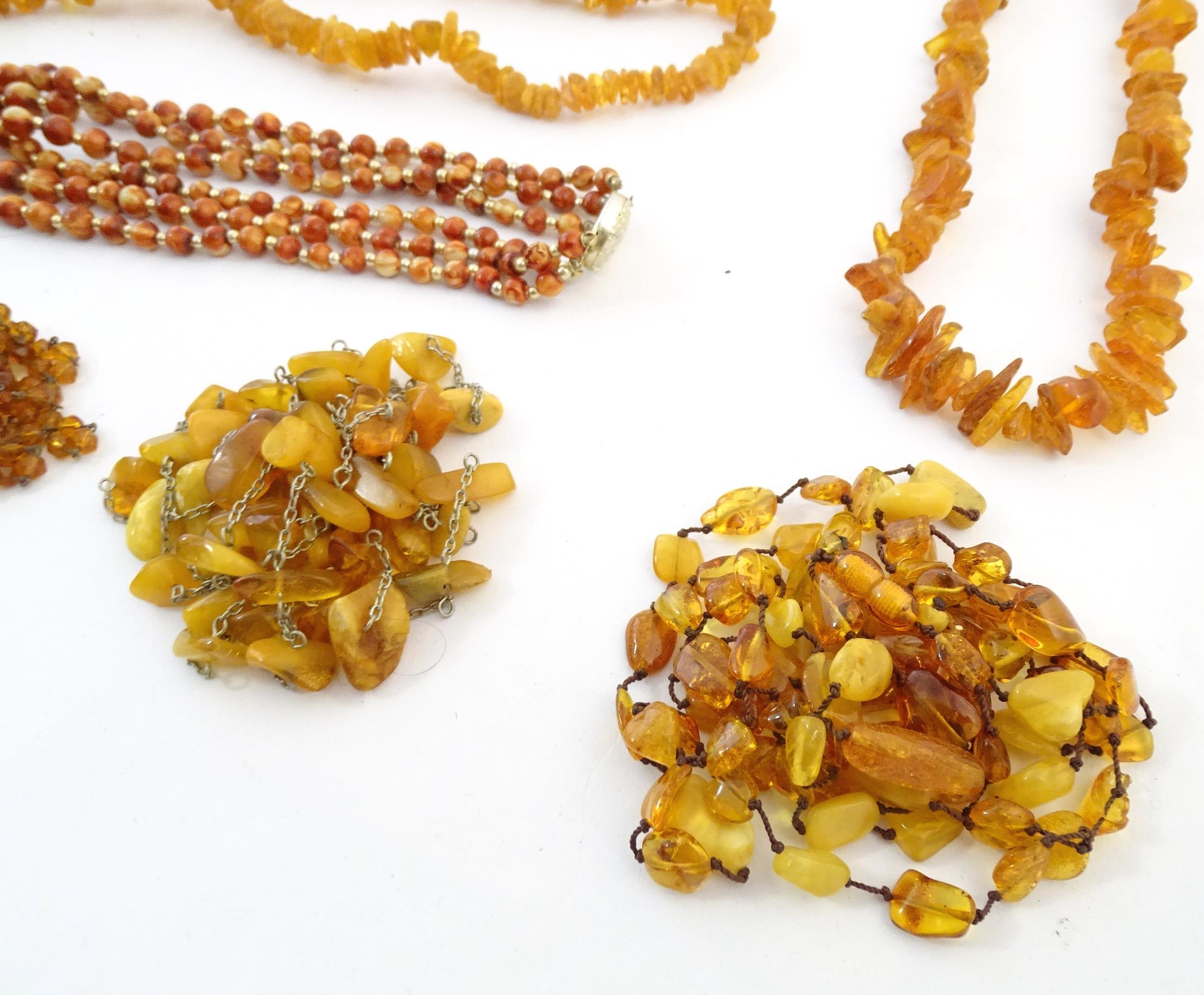 A quantity of assorted bead necklaces to include some amber examples. Please Note - we do not make - Bild 5 aus 16