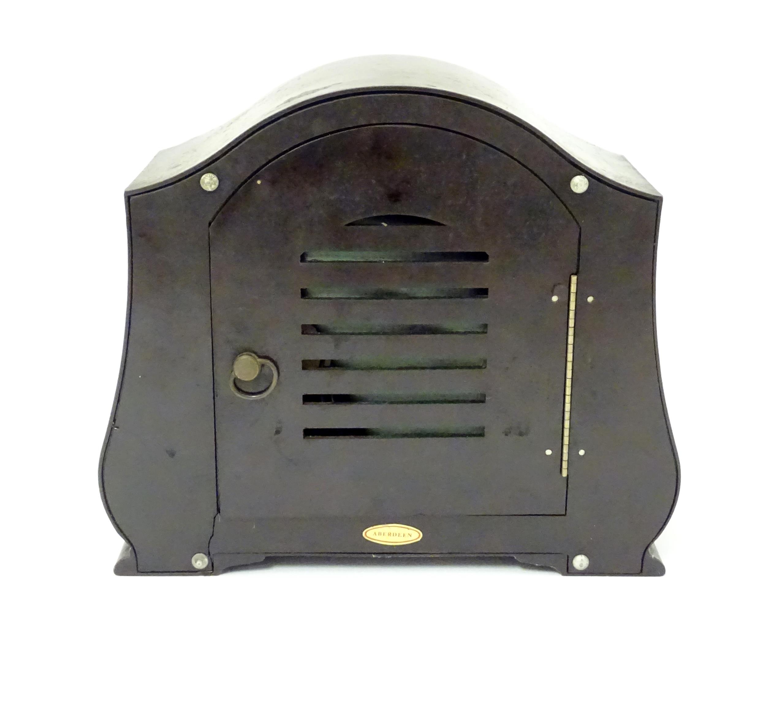A Bakelite cased mantel clock by Smiths. 7 1/4" high Please Note - we do not make reference to the - Image 10 of 13