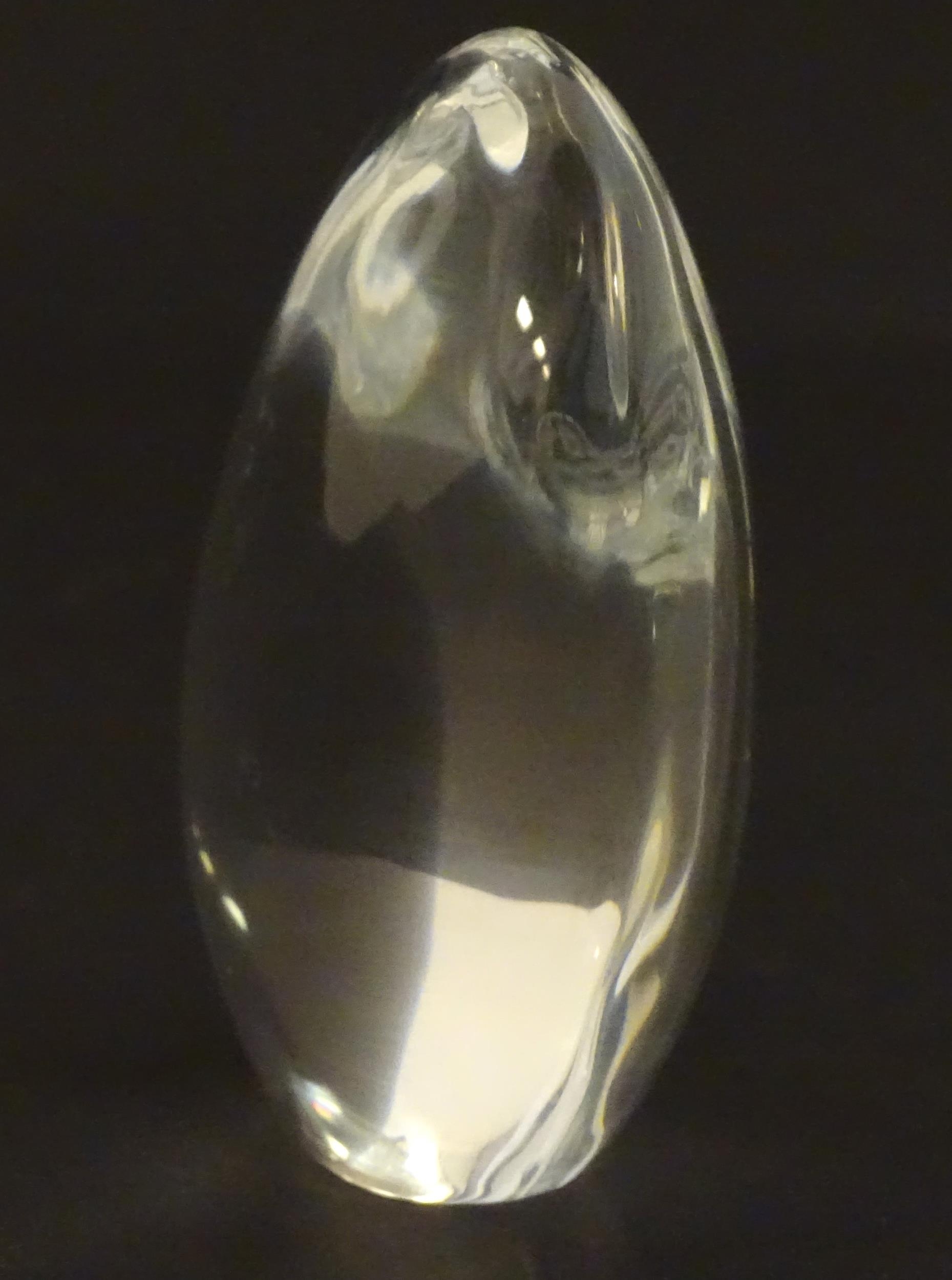 Baccaat glass: a clear glass pebble shaped paperweight with Baccarat makers mark to base. Approx 3 - Image 5 of 7