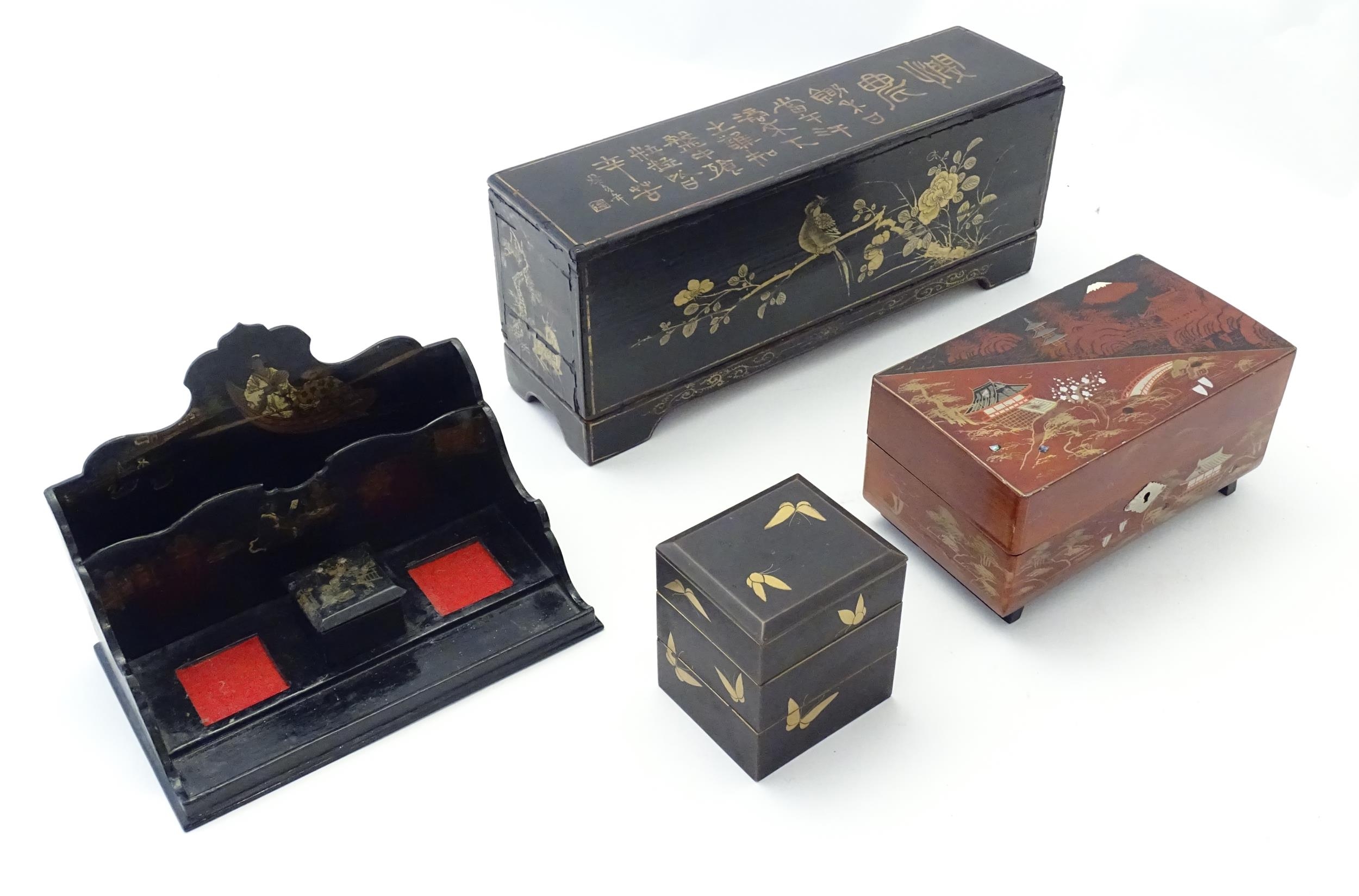 Four Oriental lacquered items comprising a desk tidy / organiser with shaped back decorated with a - Bild 4 aus 15