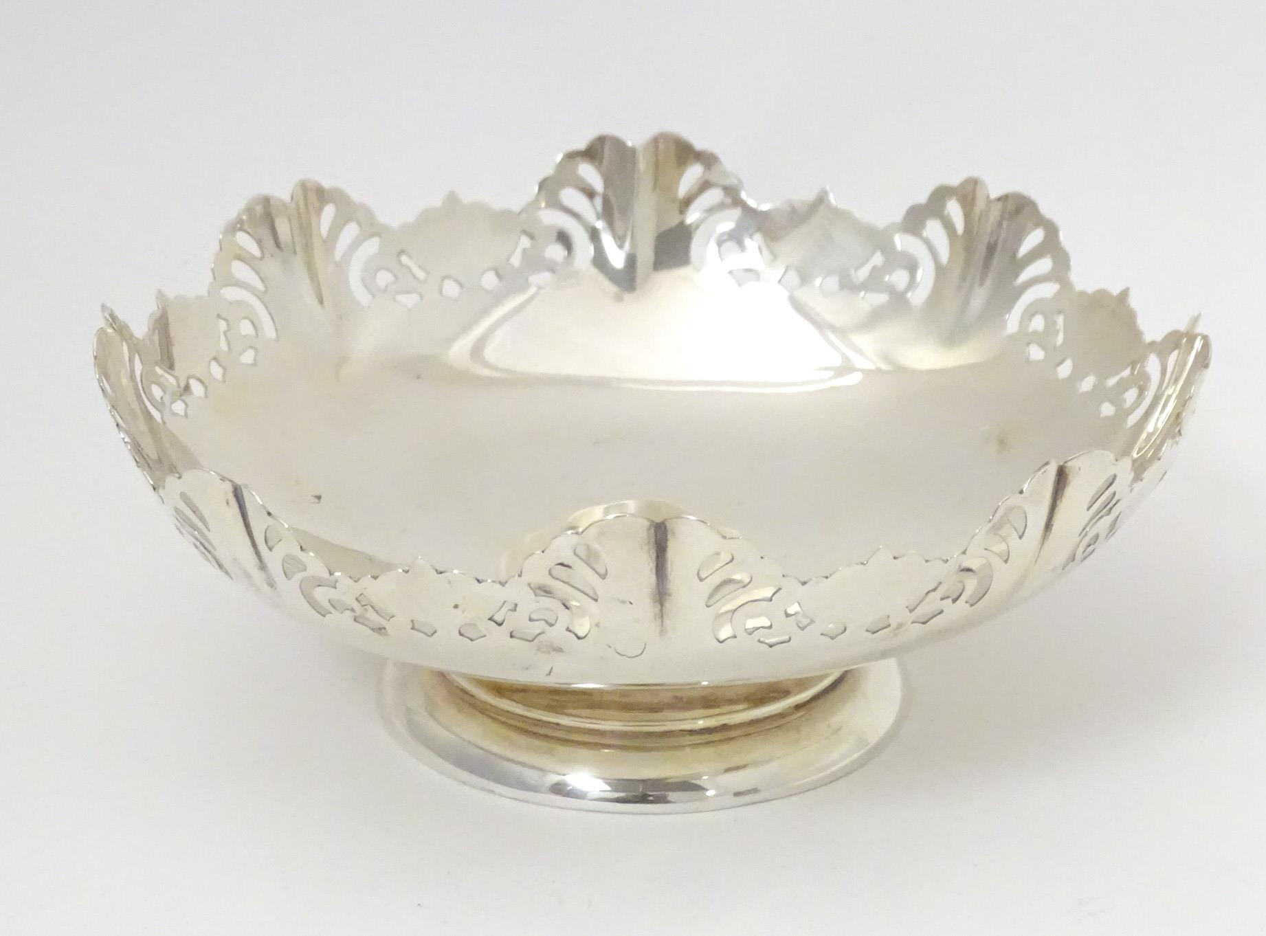 A silver bon bon dish with pierced decoration hallmarked Sheffield 1957, maker Viner's Ltd. - Image 5 of 6