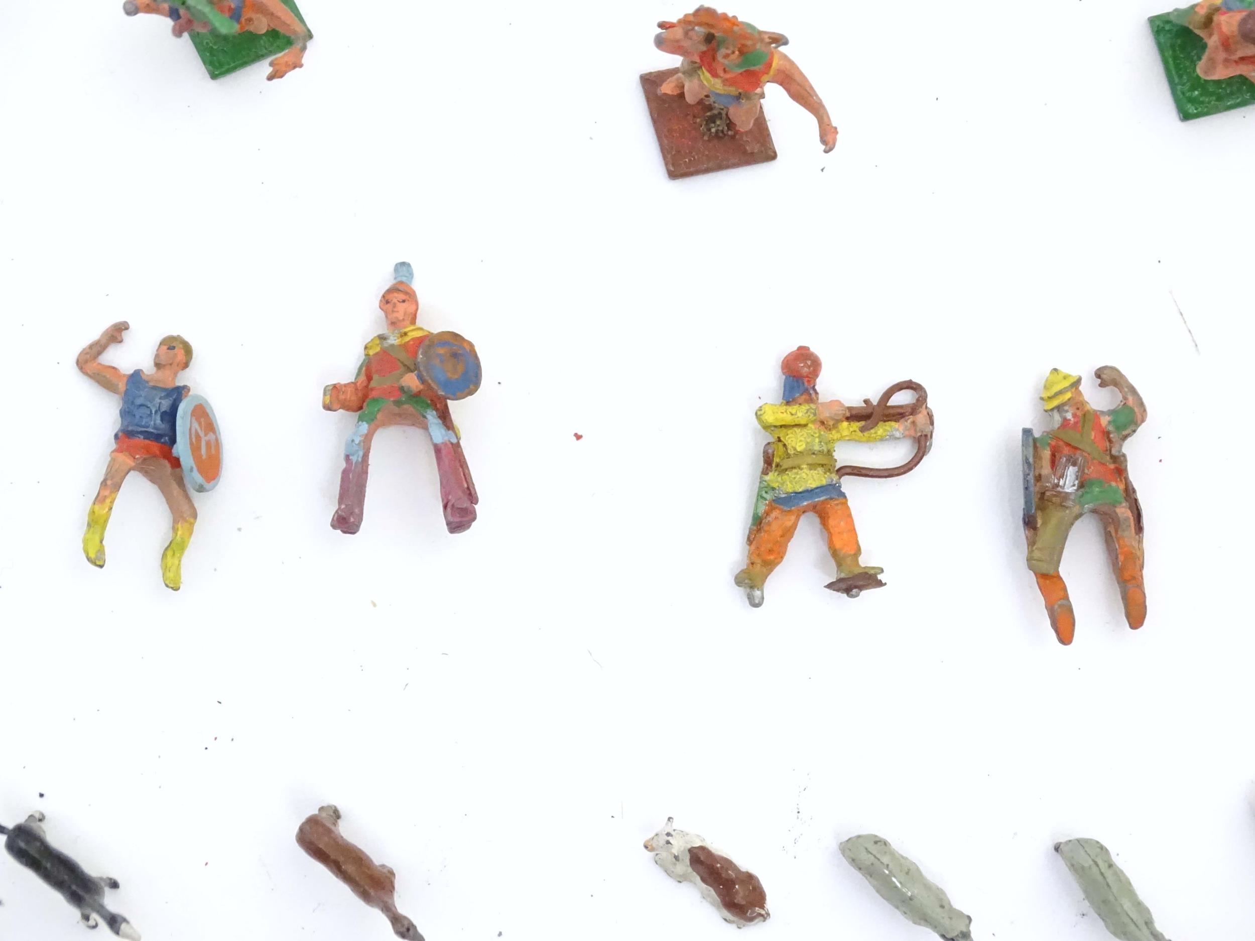 Toys: A quantity of assorted military figures to include Airfix plastic foot soldiers / infantry - Image 16 of 38