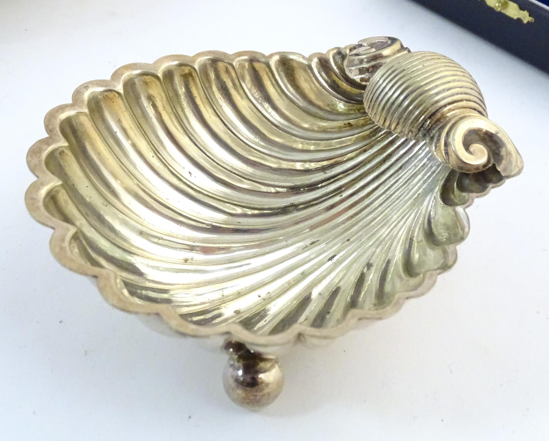 Assorted silver plated wares to include a scallop shell formed butter dish, two cased christening - Image 5 of 8