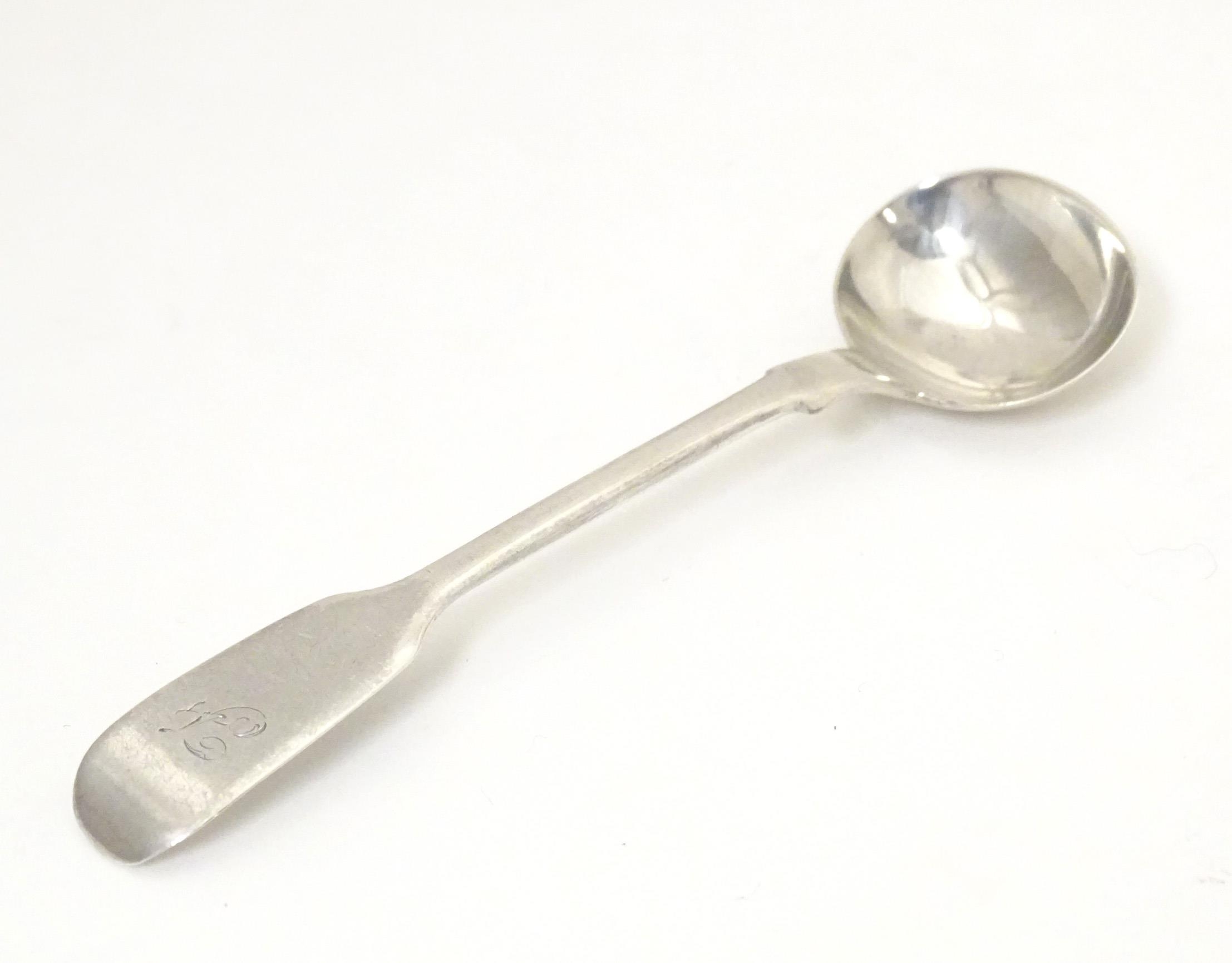 A Victorian silver Fiddle pattern salt spoon, hallmarked London 1838, maker Robert Wallis. Approx.