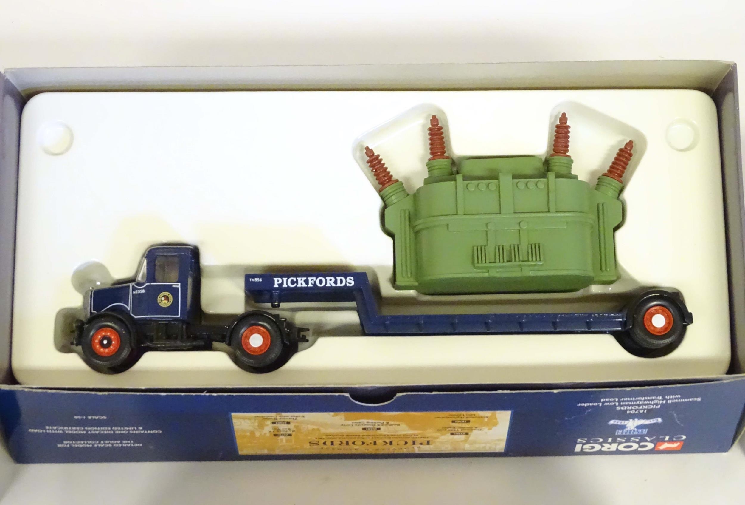 Toys: Three boxed Corgi Classics die cast scale model truck vehicles in Pickfords livery, - Image 3 of 8