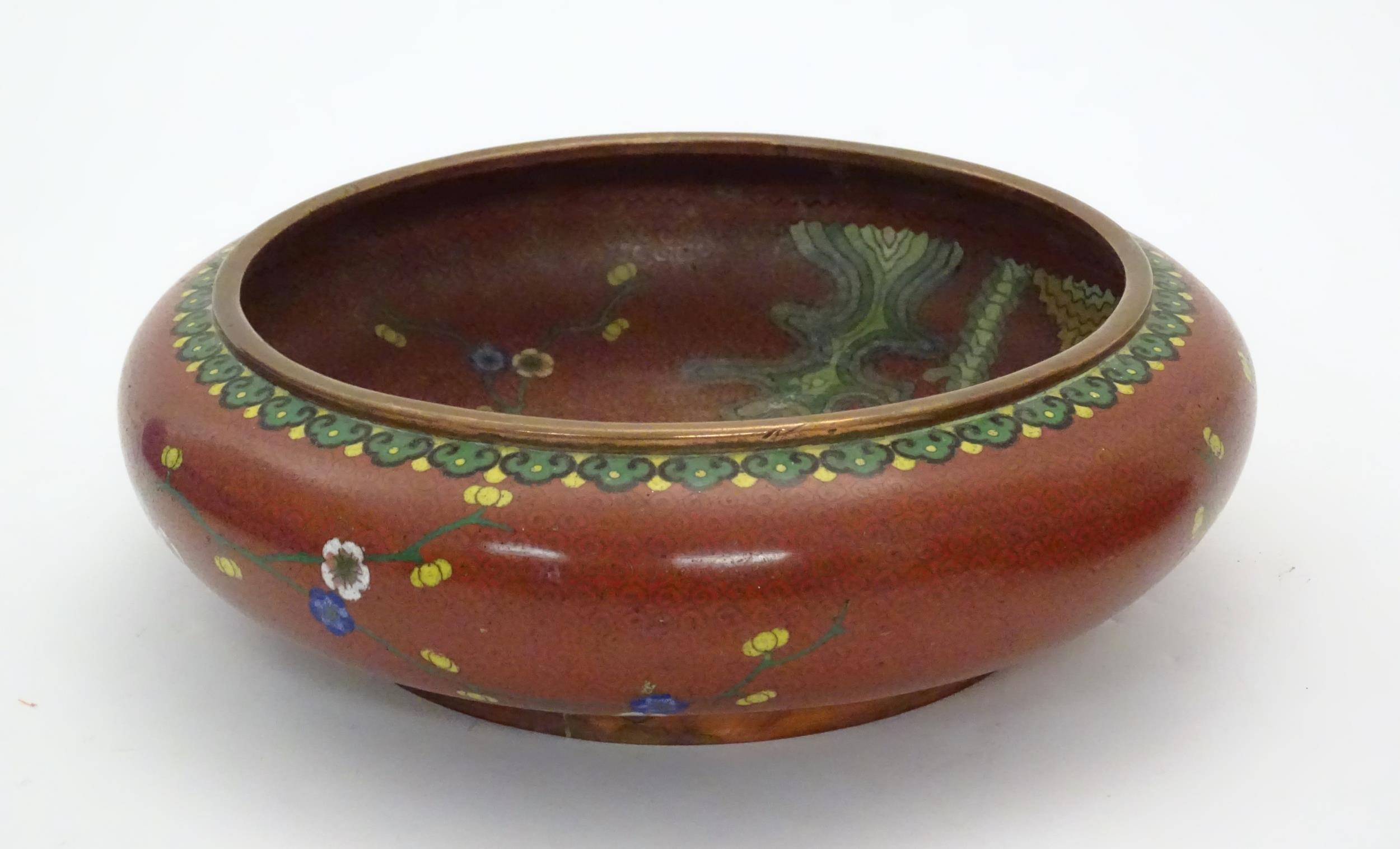 A Chinese cloisonne shallow bowl with floral and foliate detail. Approx. 3 1/4" x 10" diameter - Image 5 of 6