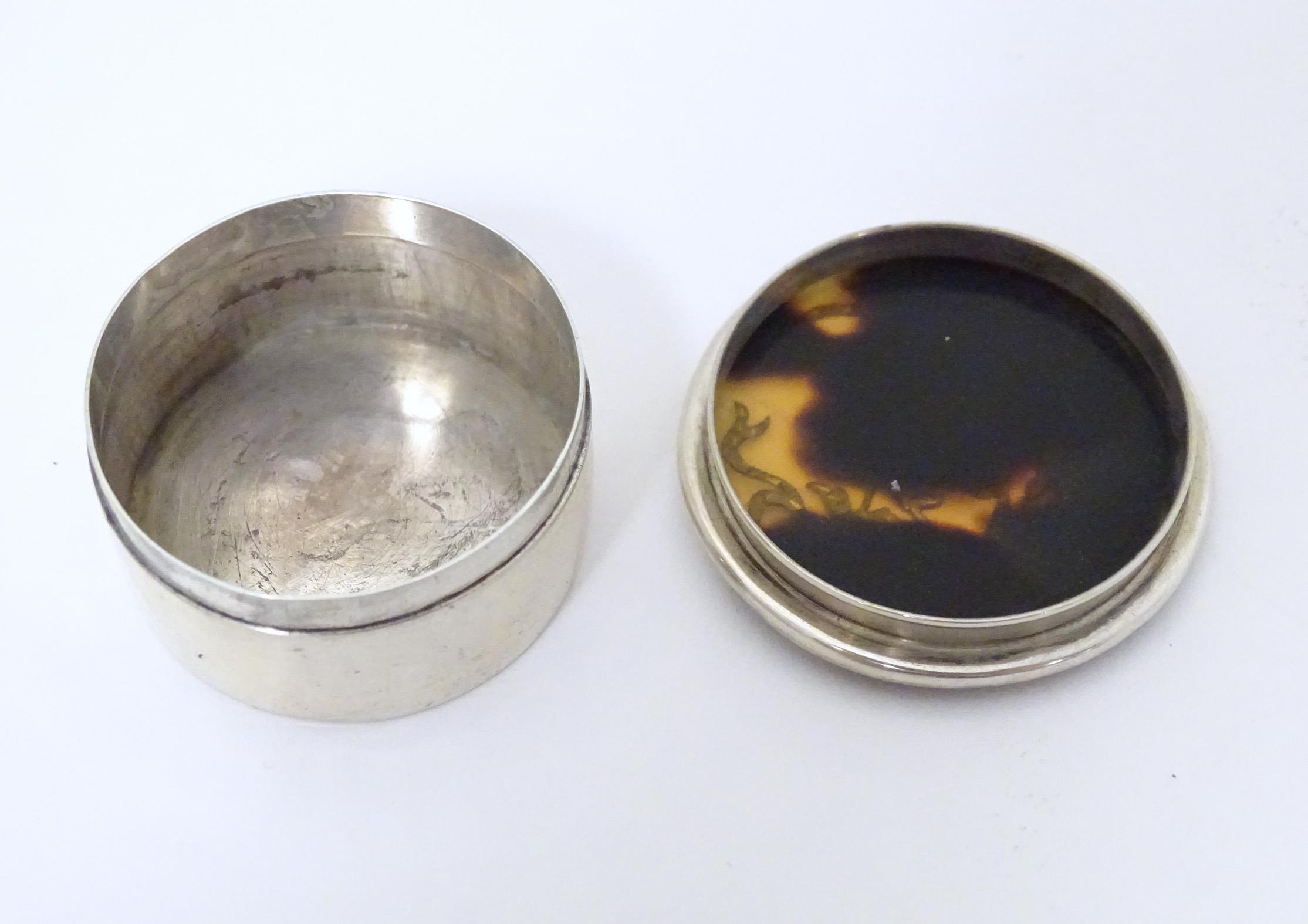 A silver and tortoiseshell pill box with pique decoration to lid. Hallmarked London 1912 Approx. 1 - Image 3 of 6