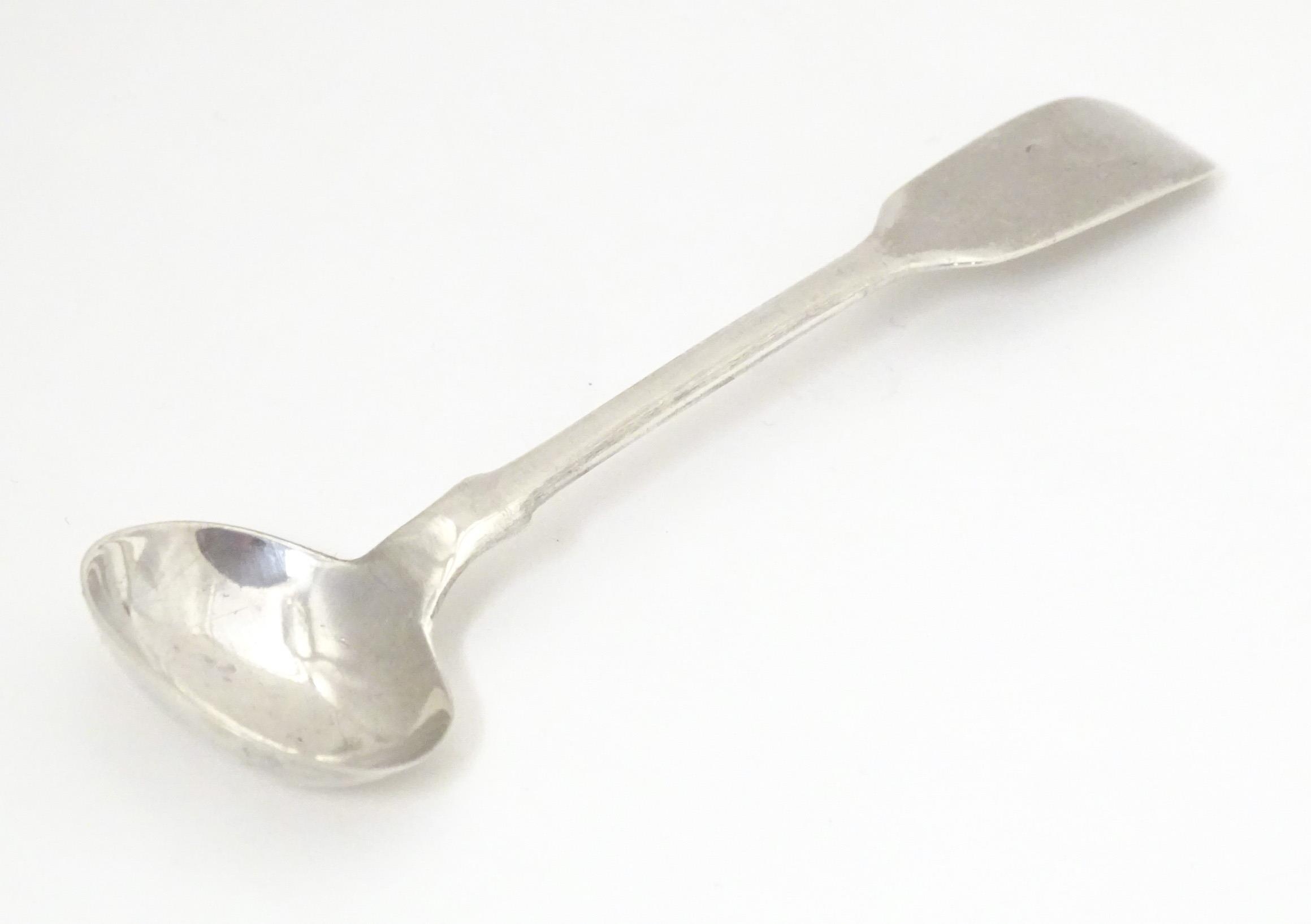 A Victorian silver Fiddle pattern salt spoon, hallmarked London 1838, maker Robert Wallis. Approx. - Image 2 of 6
