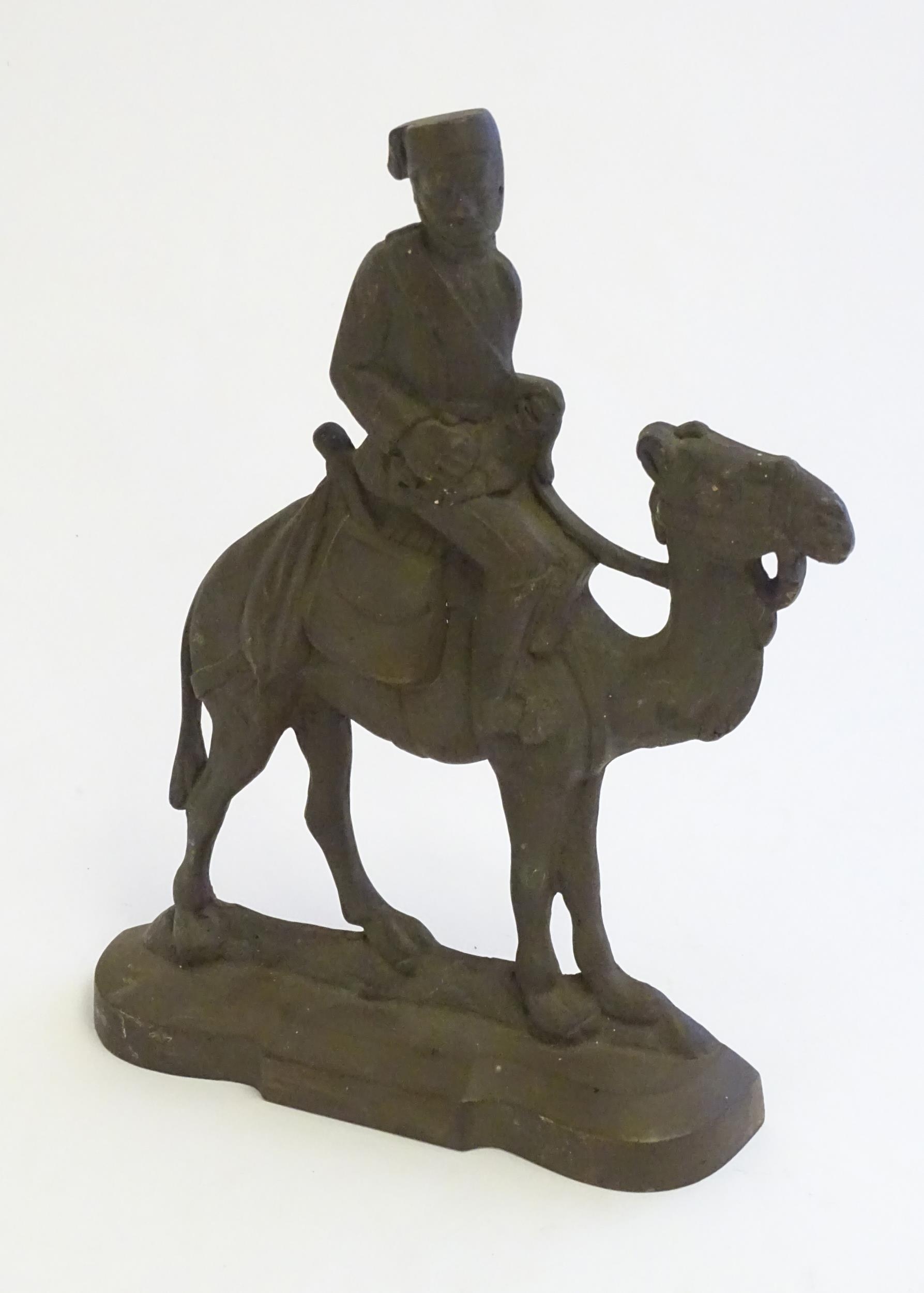 A 20thC cast door stop / door porter modelled as a man riding a camel. Approx. 11 1/4" high Please - Bild 3 aus 5