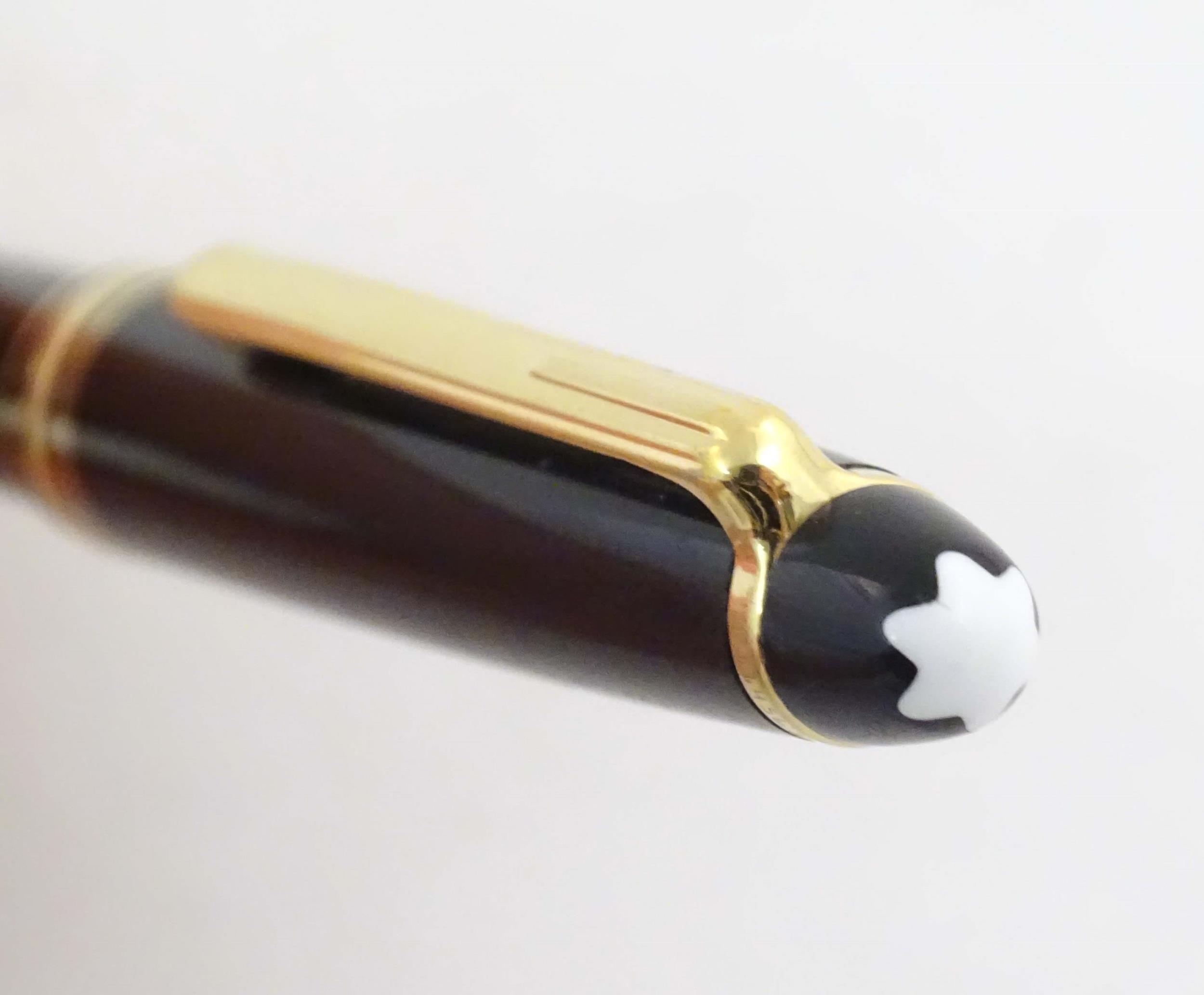 A cased Montblanc 'Meisterstuck' ballpoint pen, in black finish and decorated with gilt banding. - Image 10 of 12