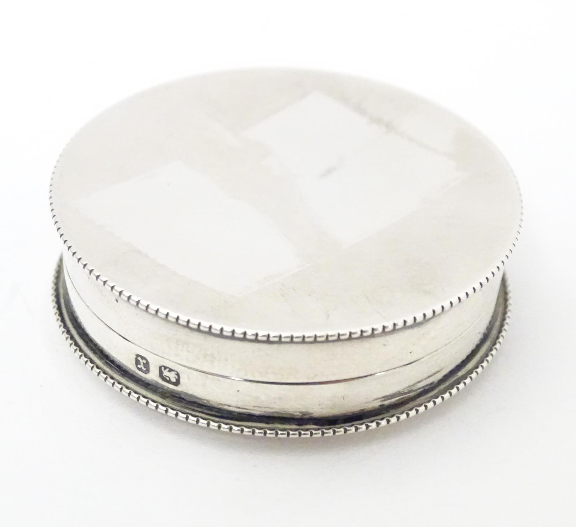 A Victorian silver pill box of circular form with gilded interior, hallmarked Birmingham 1897, maker - Image 5 of 6