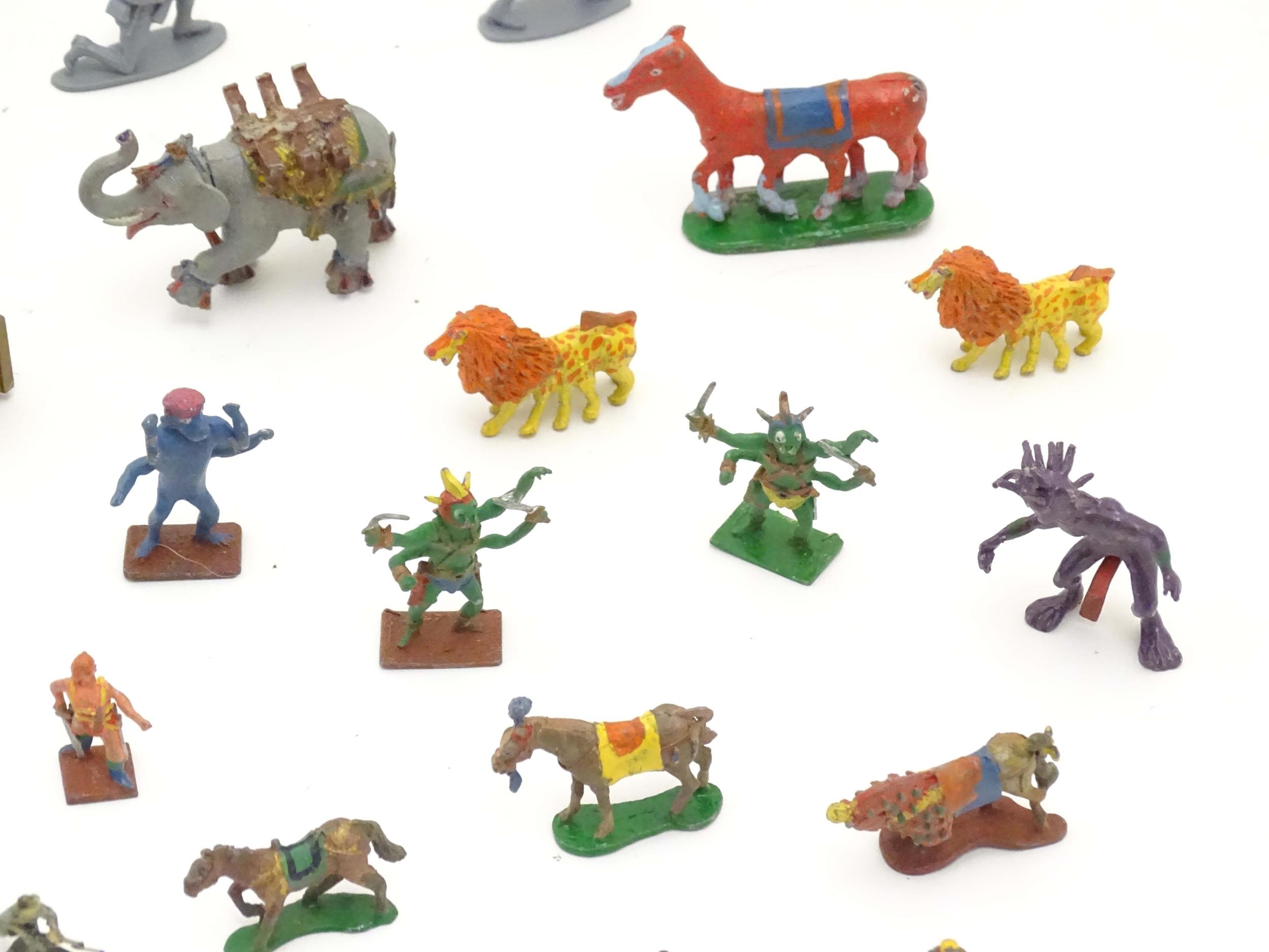 Toys: A quantity of assorted military figures to include Airfix plastic foot soldiers / infantry - Image 8 of 38