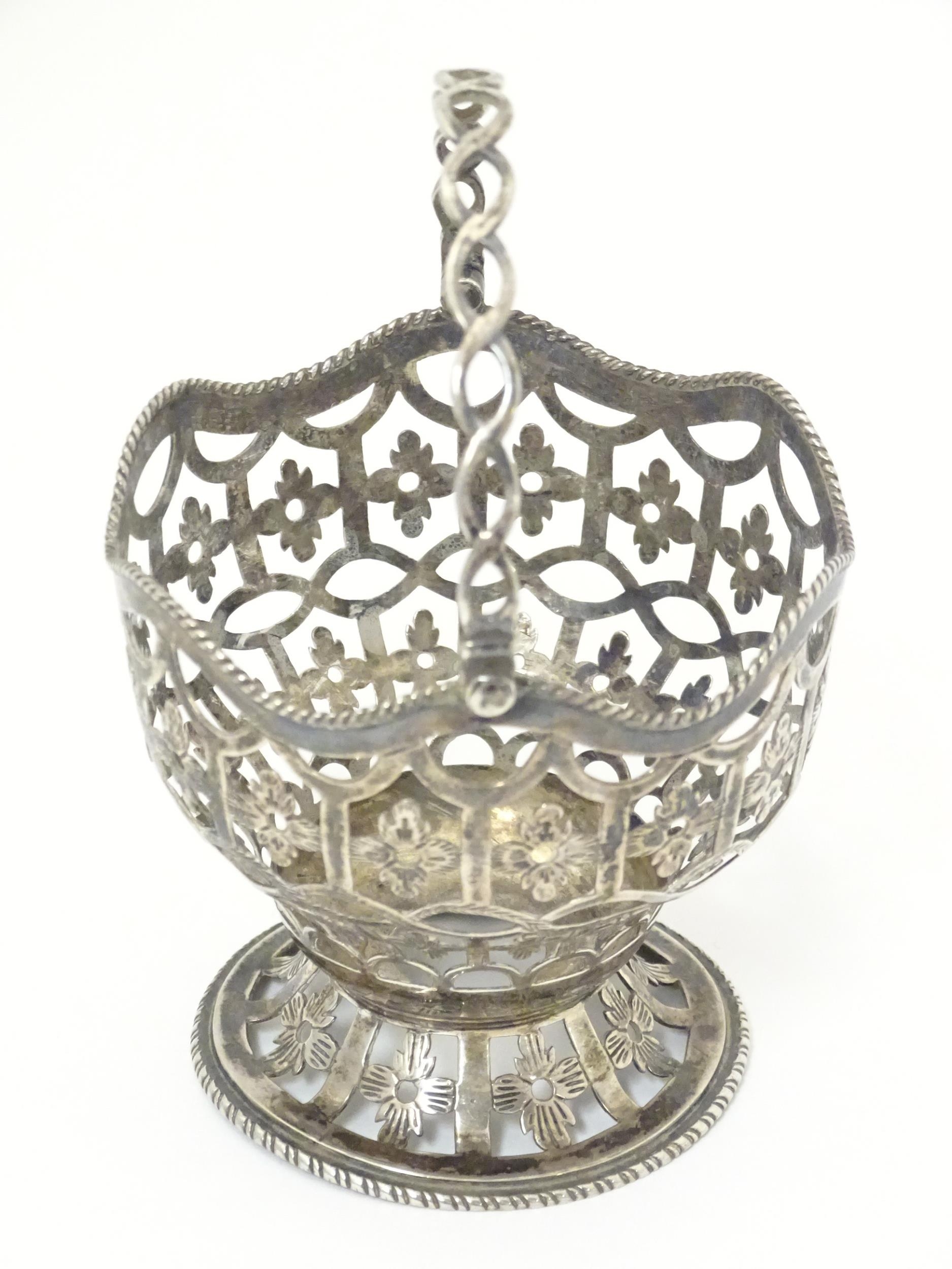 A Geo III silver sugar basket / sucrier hallmarked London 1772. Approx. 3 1/4" wide x 4 1/2" high ( - Image 3 of 6