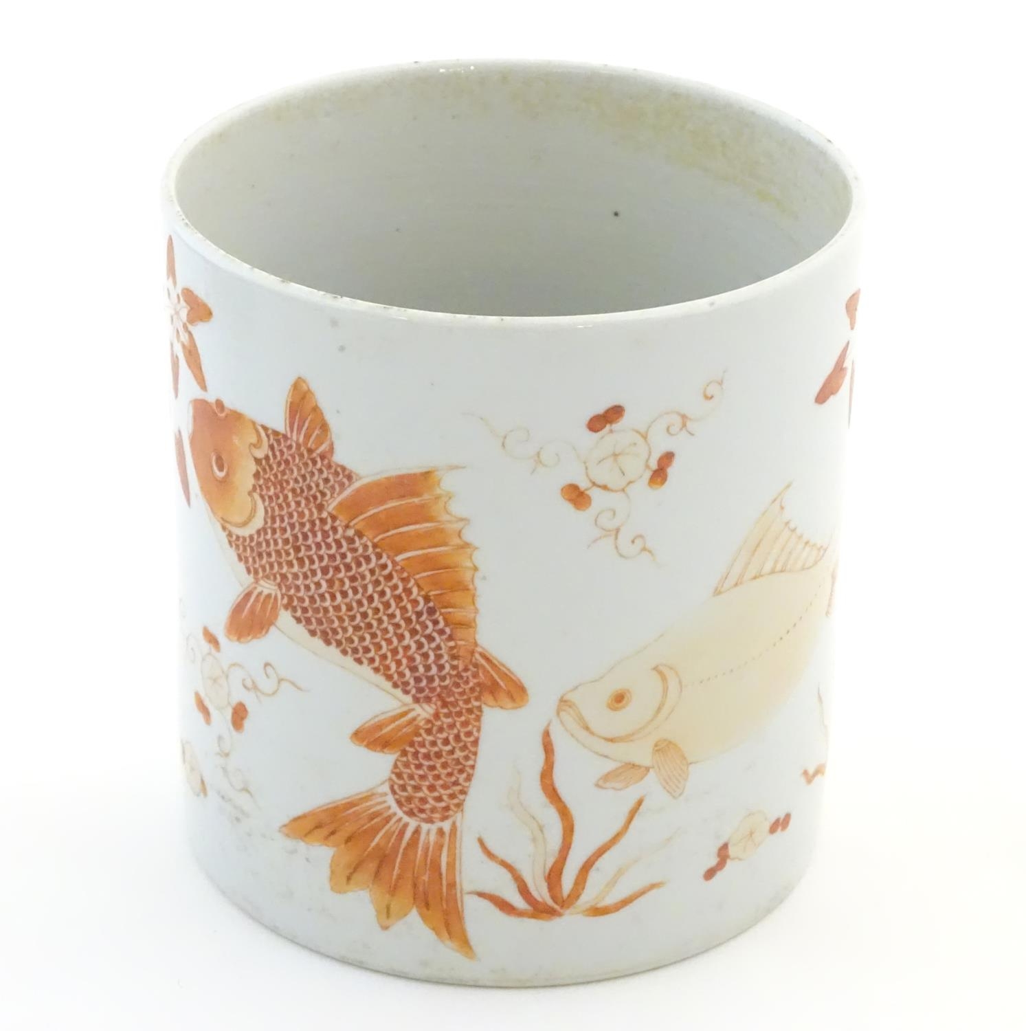 A Chinese brush pot with underwater decoration depicting koi carp fish, coral etc. Approx. 4 3/4" - Image 5 of 12