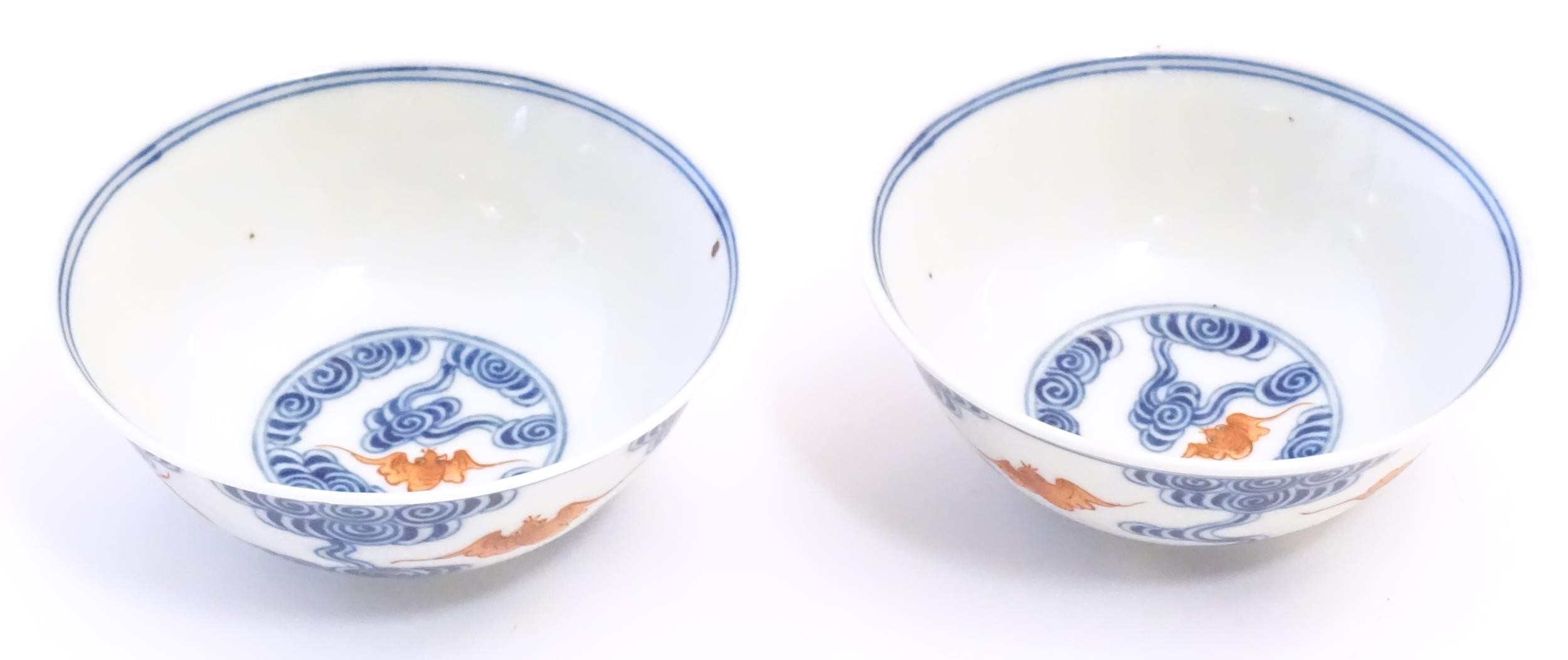 A pair of Chinese bowls decorated with stylised bats amongst clouds. Character marks under. - Bild 5 aus 9