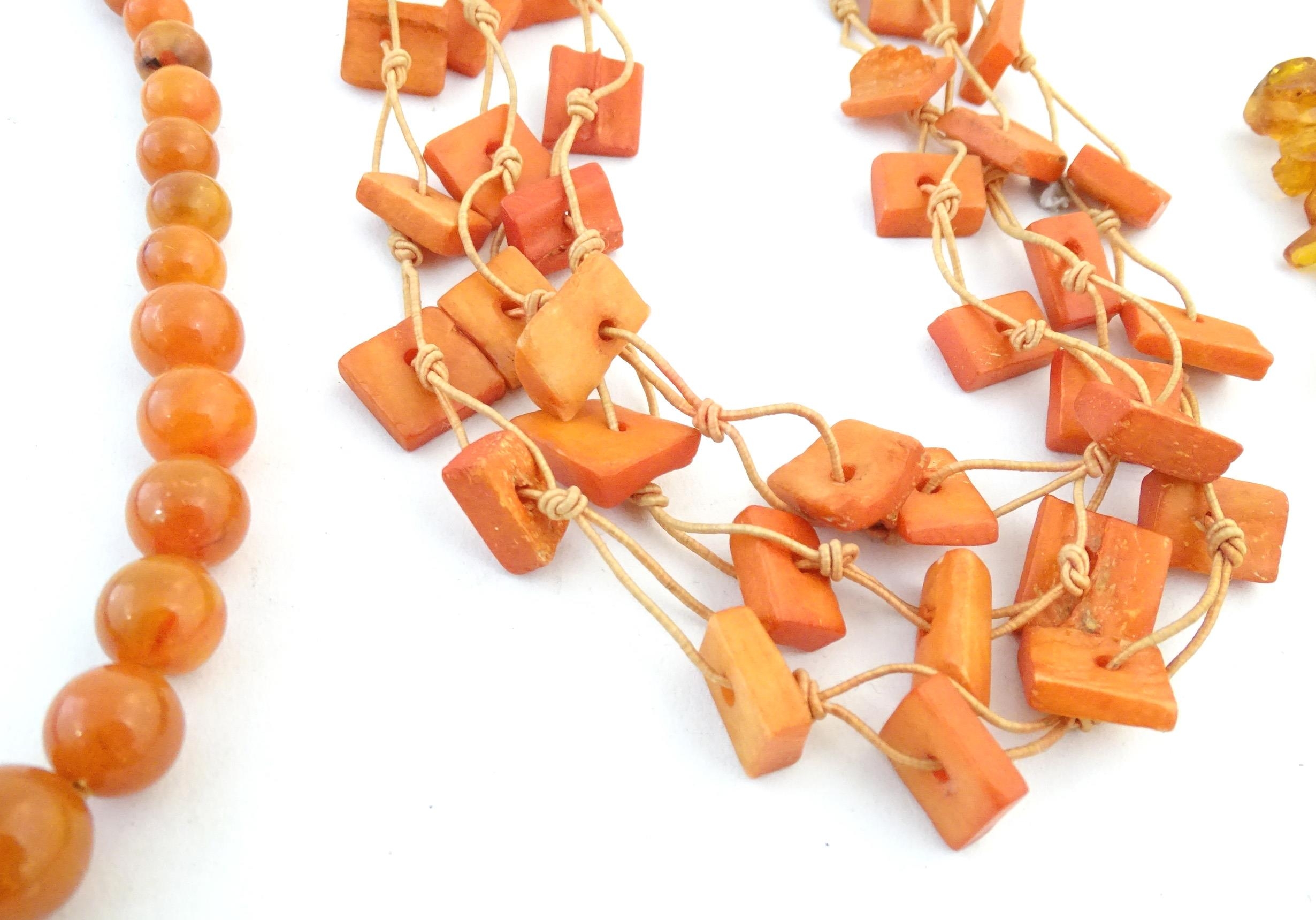A quantity of assorted bead necklaces to include some amber examples. Please Note - we do not make - Bild 9 aus 16