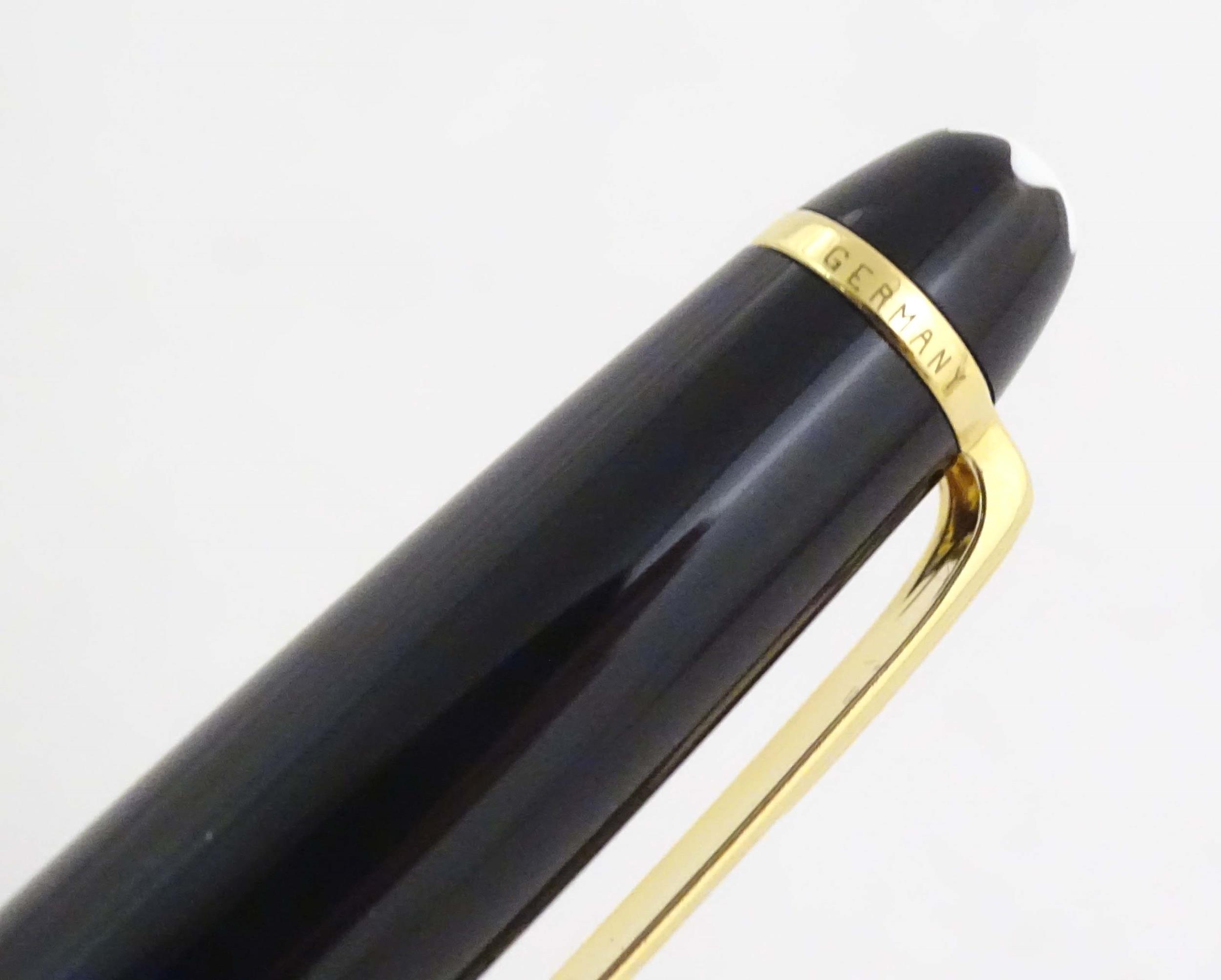 A cased Montblanc 'Meisterstuck' ballpoint pen, in black finish and decorated with gilt banding. - Image 13 of 13
