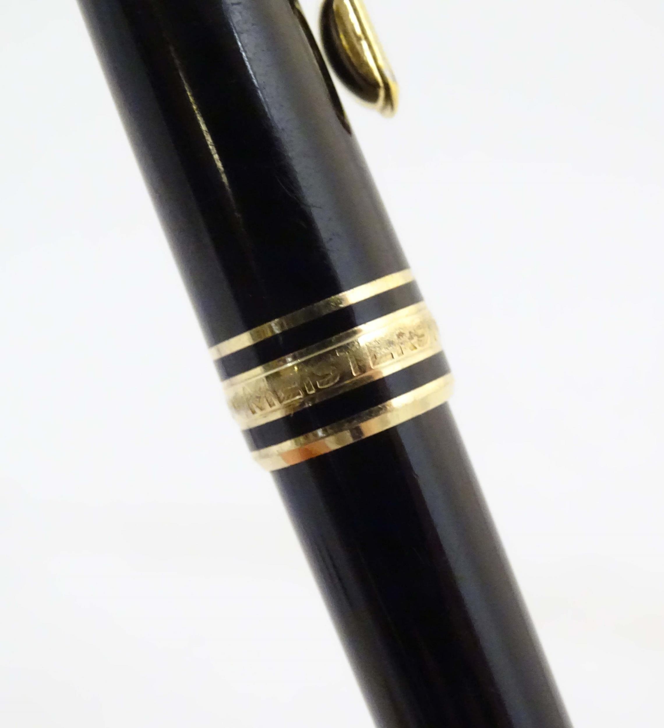 A cased Montblanc 'Meisterstuck' ballpoint pen, in black finish and decorated with gilt banding. - Image 8 of 12