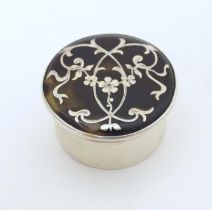 A silver and tortoiseshell pill box with pique decoration to lid. Hallmarked London 1912 Approx. 1