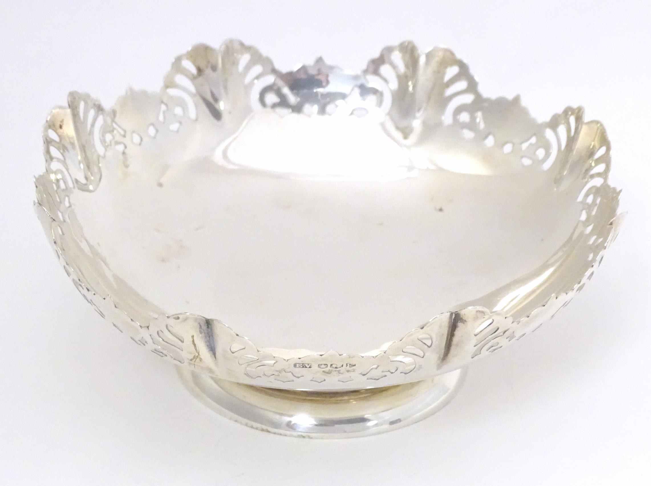 A silver bon bon dish with pierced decoration hallmarked Sheffield 1957, maker Viner's Ltd. - Image 3 of 6