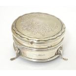 A silver ring box of circular form on three outswept feet. Hallmarked Birmingham 1911. Approx. 2 1/