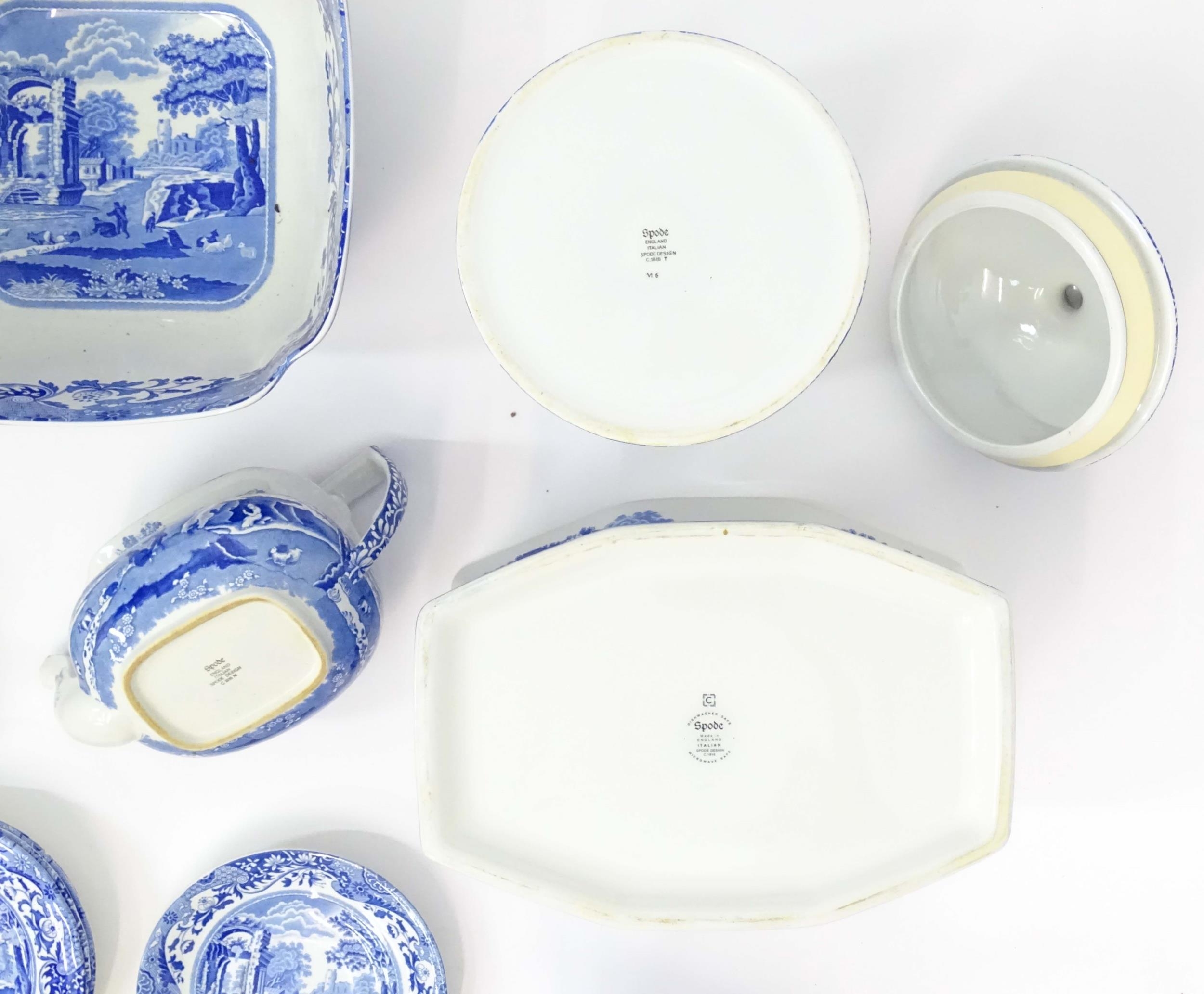 A quantity of blue and white Copeland Spode and Spode tea and dinner wares in the Italian pattern to - Bild 20 aus 29