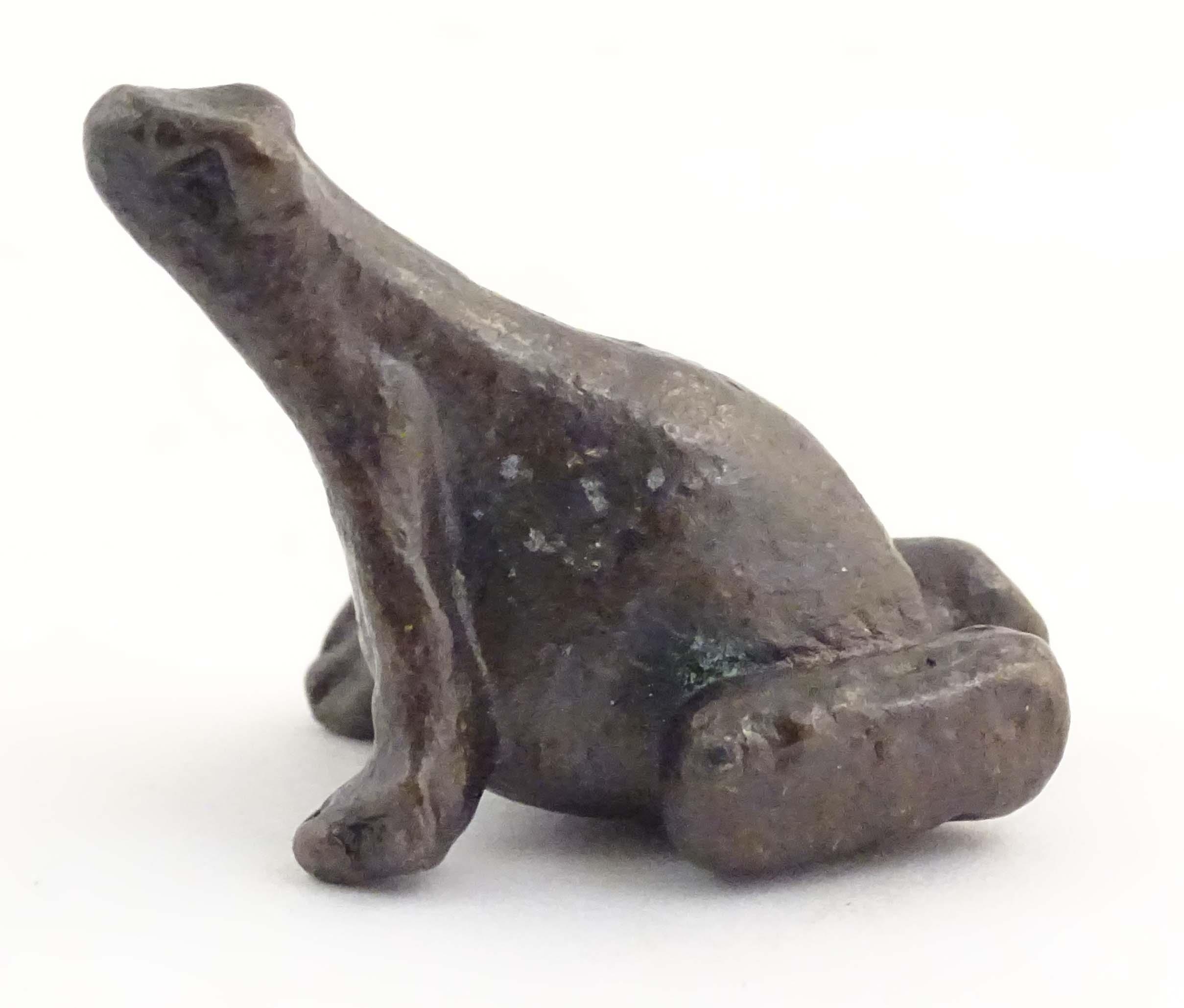 A cold painted bronze model of a seated frog. Approx. 1 1/4" high Please Note - we do not make - Image 5 of 10