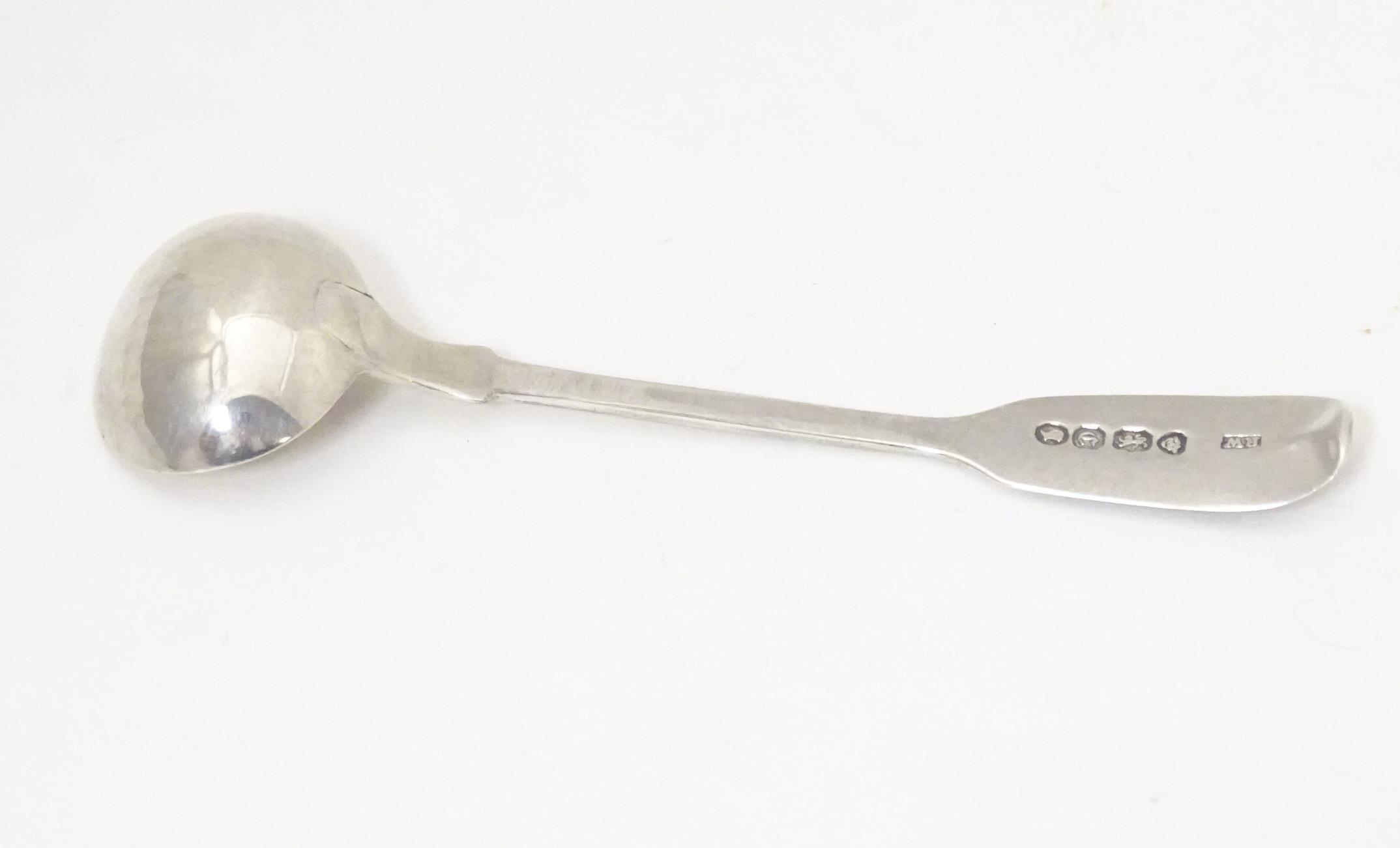 A Victorian silver Fiddle pattern salt spoon, hallmarked London 1838, maker Robert Wallis. Approx. - Image 5 of 6