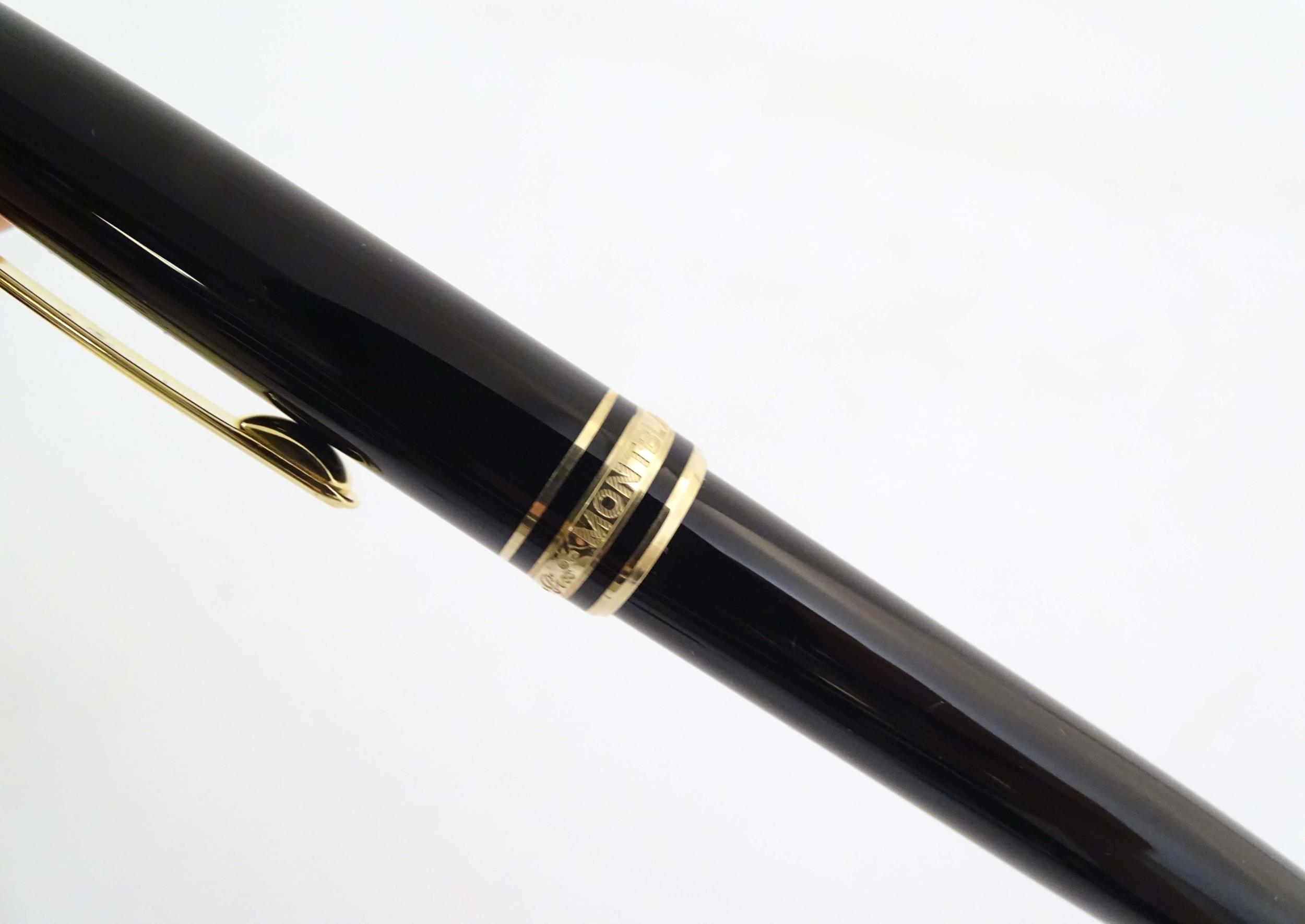 A cased Montblanc 'Meisterstuck' ballpoint pen, in black finish and decorated with gilt banding. - Image 10 of 13