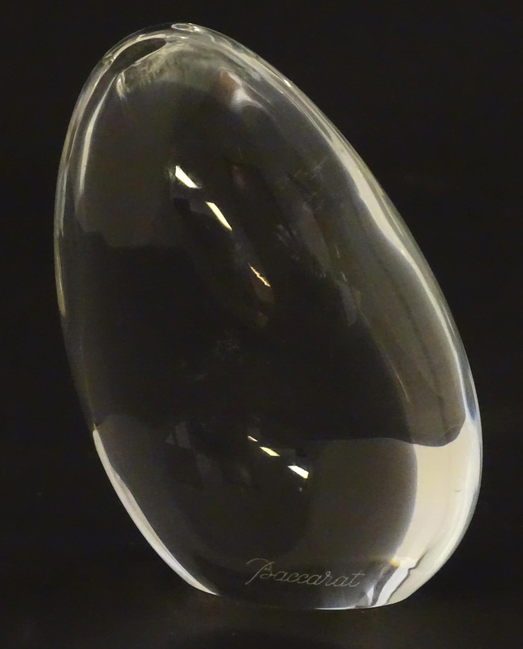 Baccaat glass: a clear glass pebble shaped paperweight with Baccarat makers mark to base. Approx 3 - Image 3 of 7