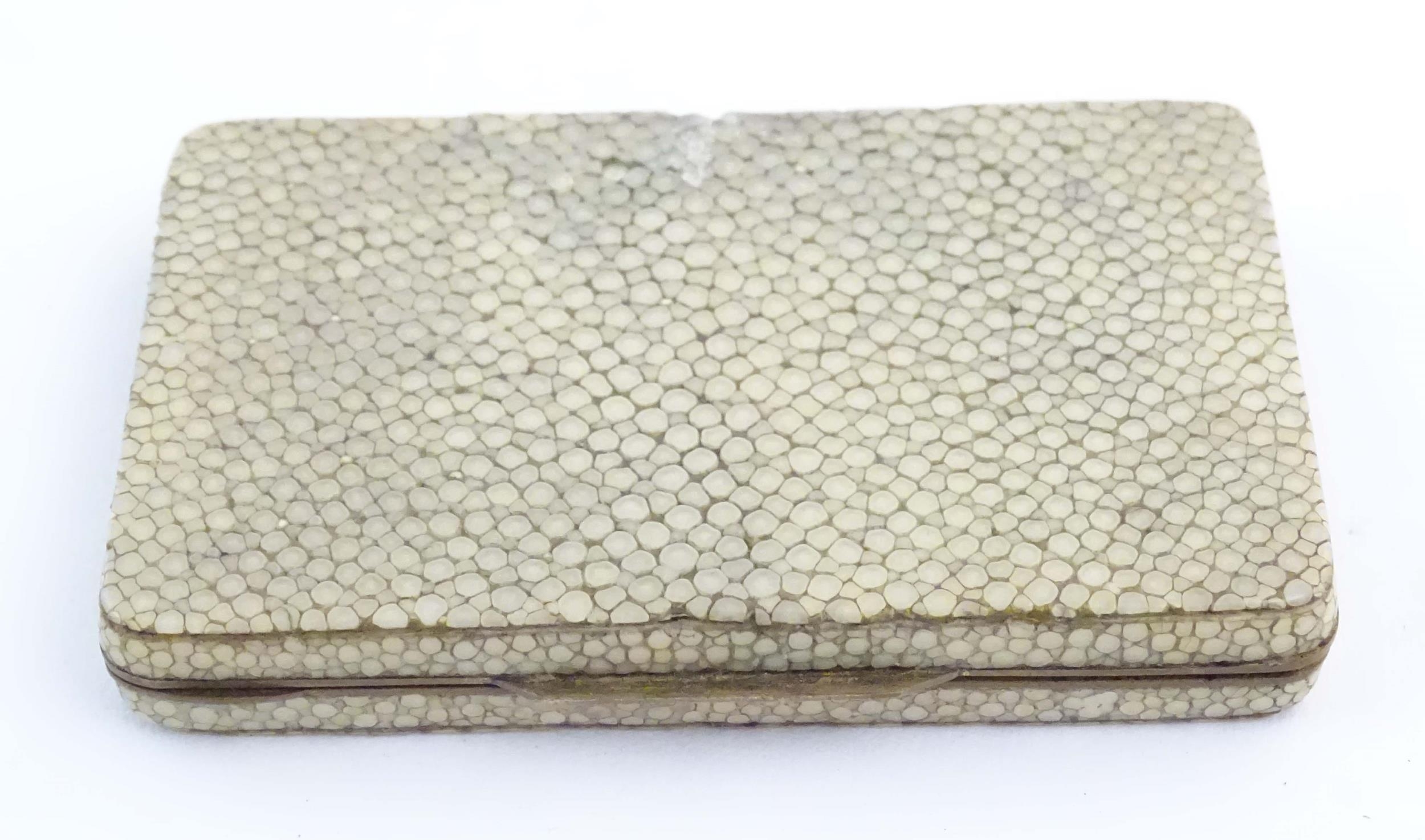 An early 20thC shagreen cheroot case with gilt interior. Approx. 1/2" x 3 1/4" x 2" Please Note - we - Image 2 of 9