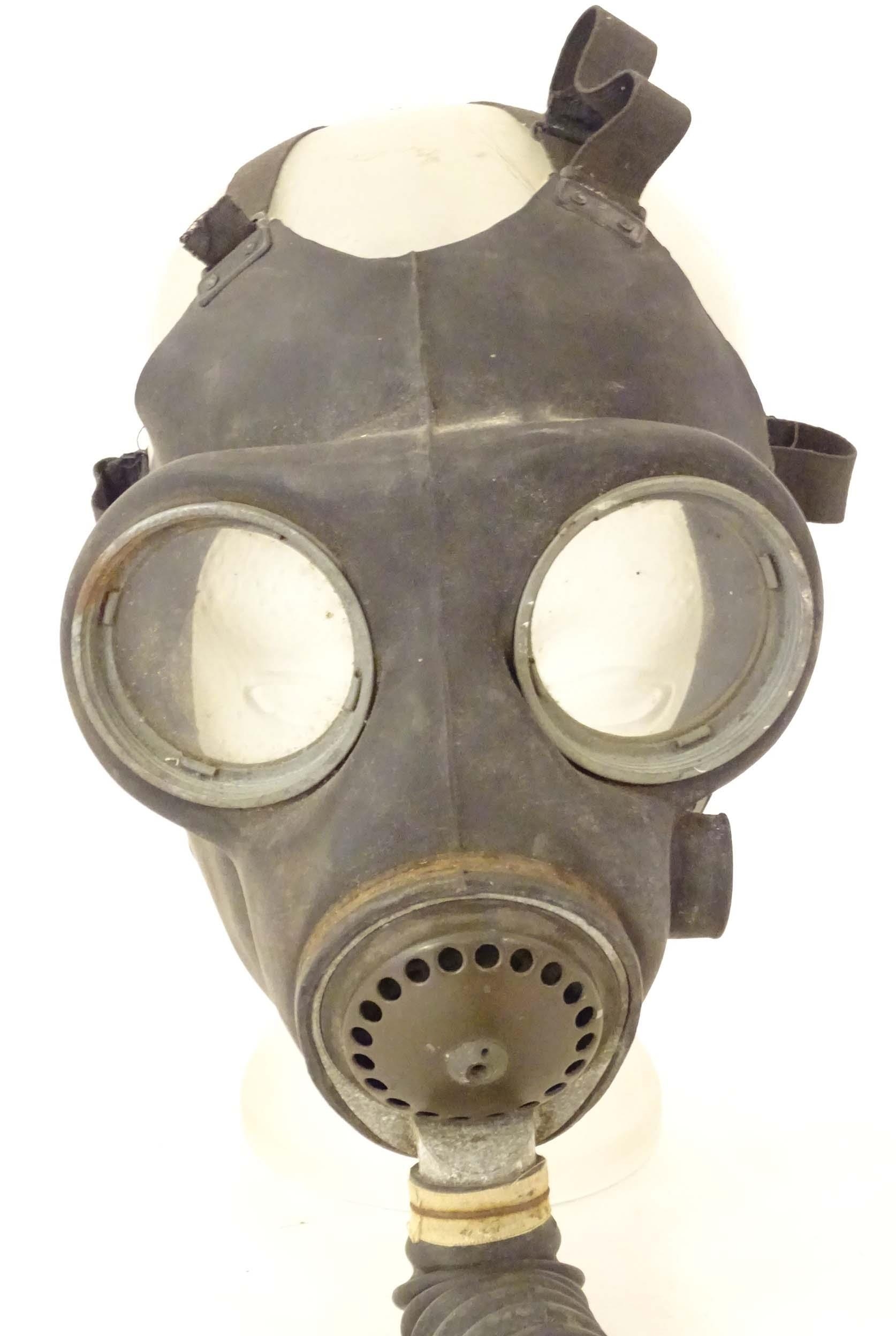 Militaria, WW2 / WWII / World War 2 / Second World War : a No. 4A gas mask respirator, the container - Image 4 of 7