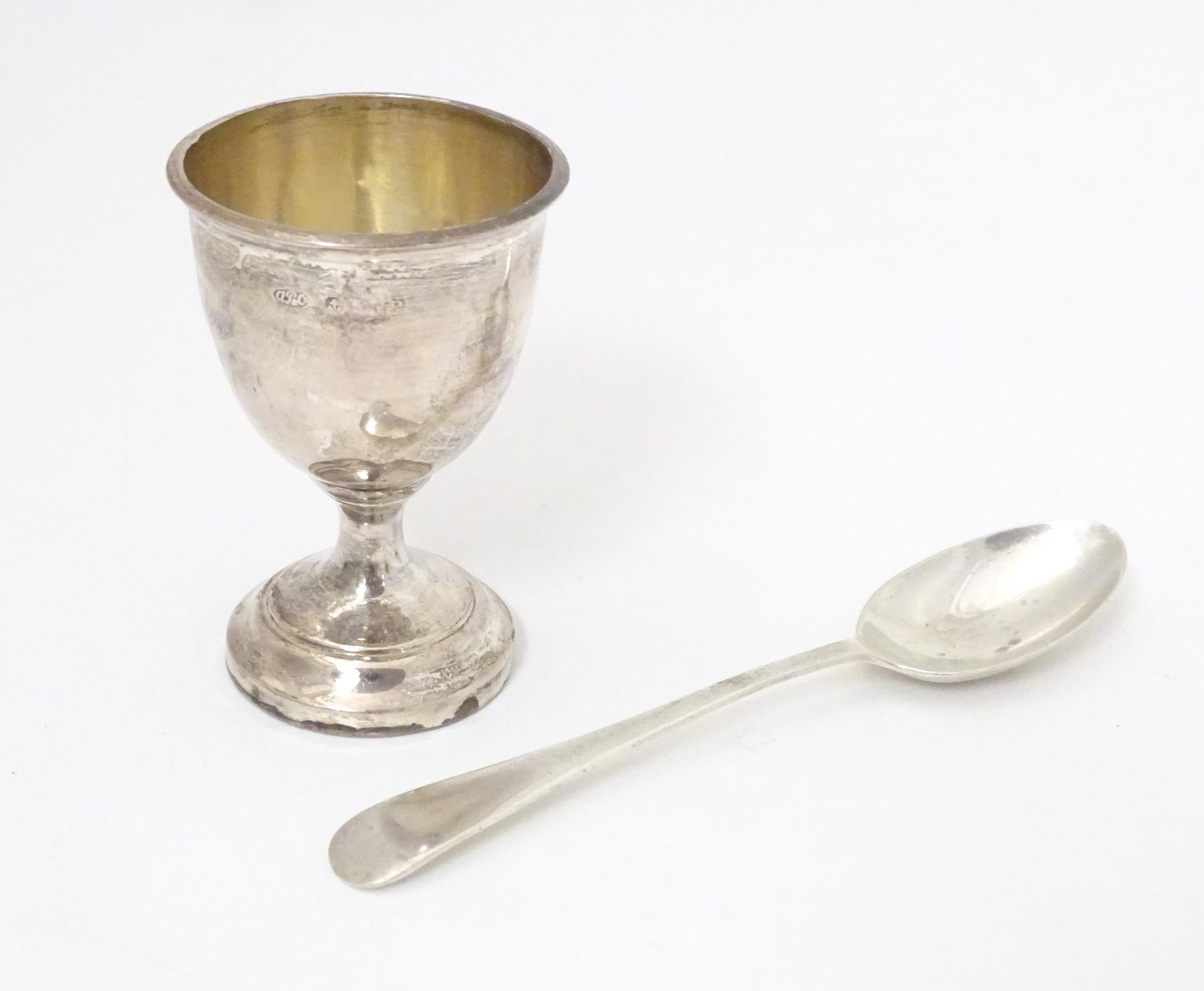 A silver egg cup and spoon, hallmarked Birmingham 1939, maker Arthur Price & Co, cased. The case - Image 4 of 6