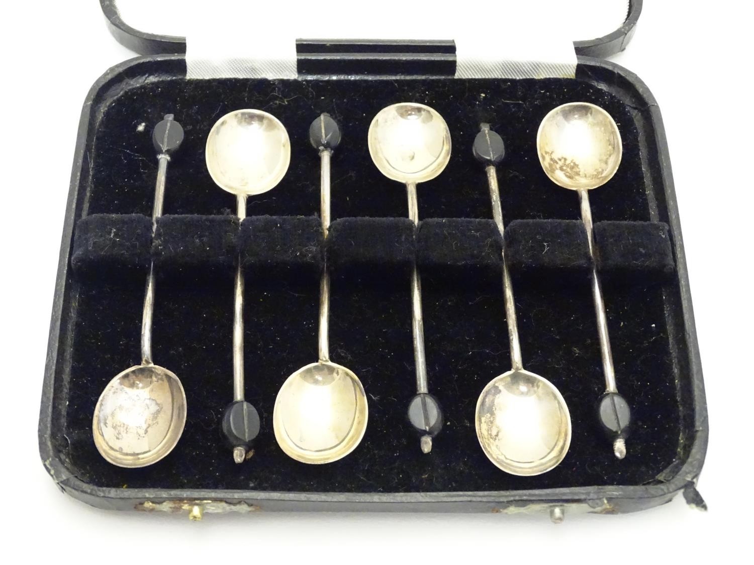 A cased set of 6 silver coffee spoons with coffee bean decoration to handles. Hallmarked Sheffield - Bild 2 aus 6
