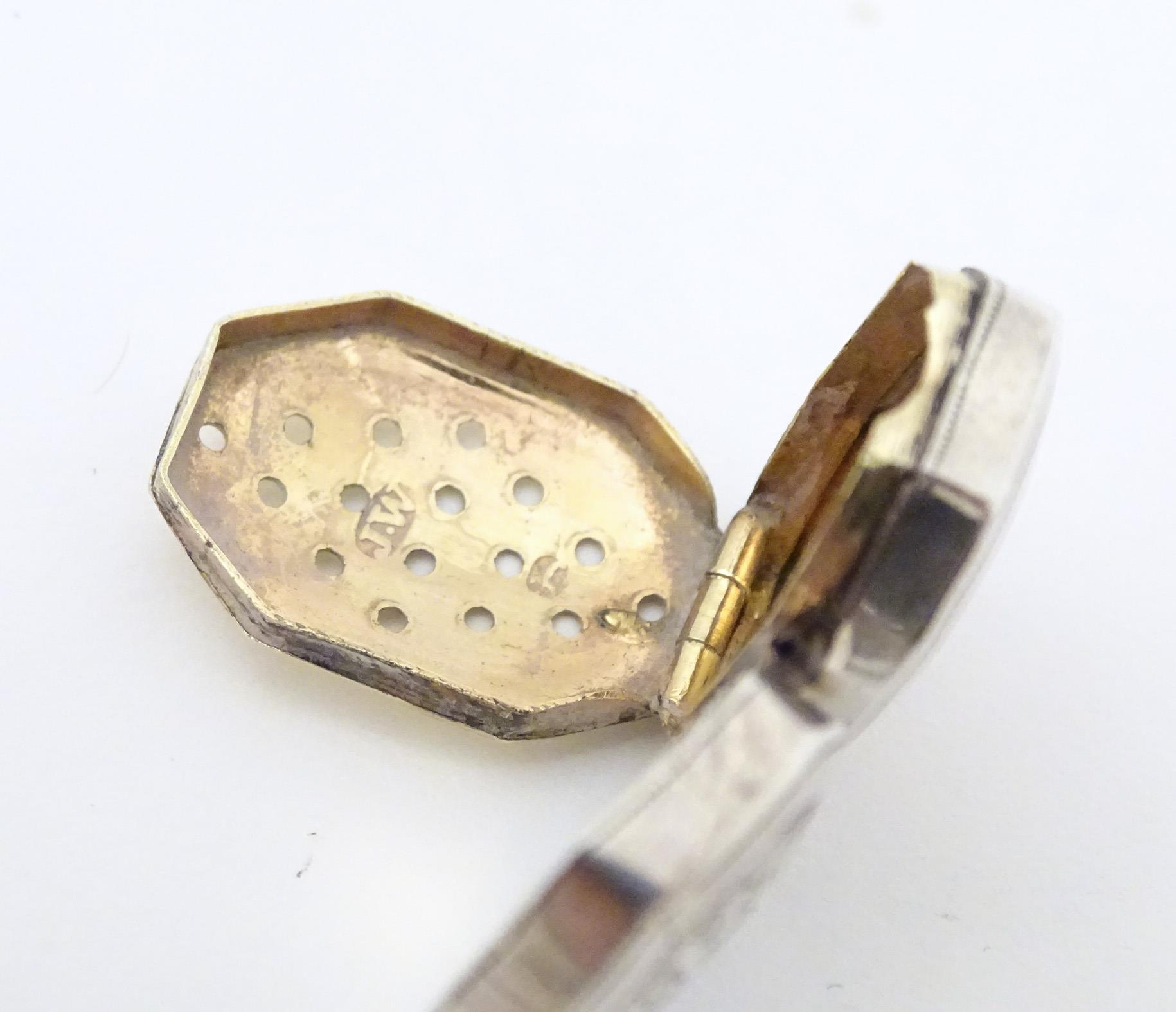 A Geo III silver vinaigrette with engraved decoration opening to reveal gilded interior and - Image 3 of 8