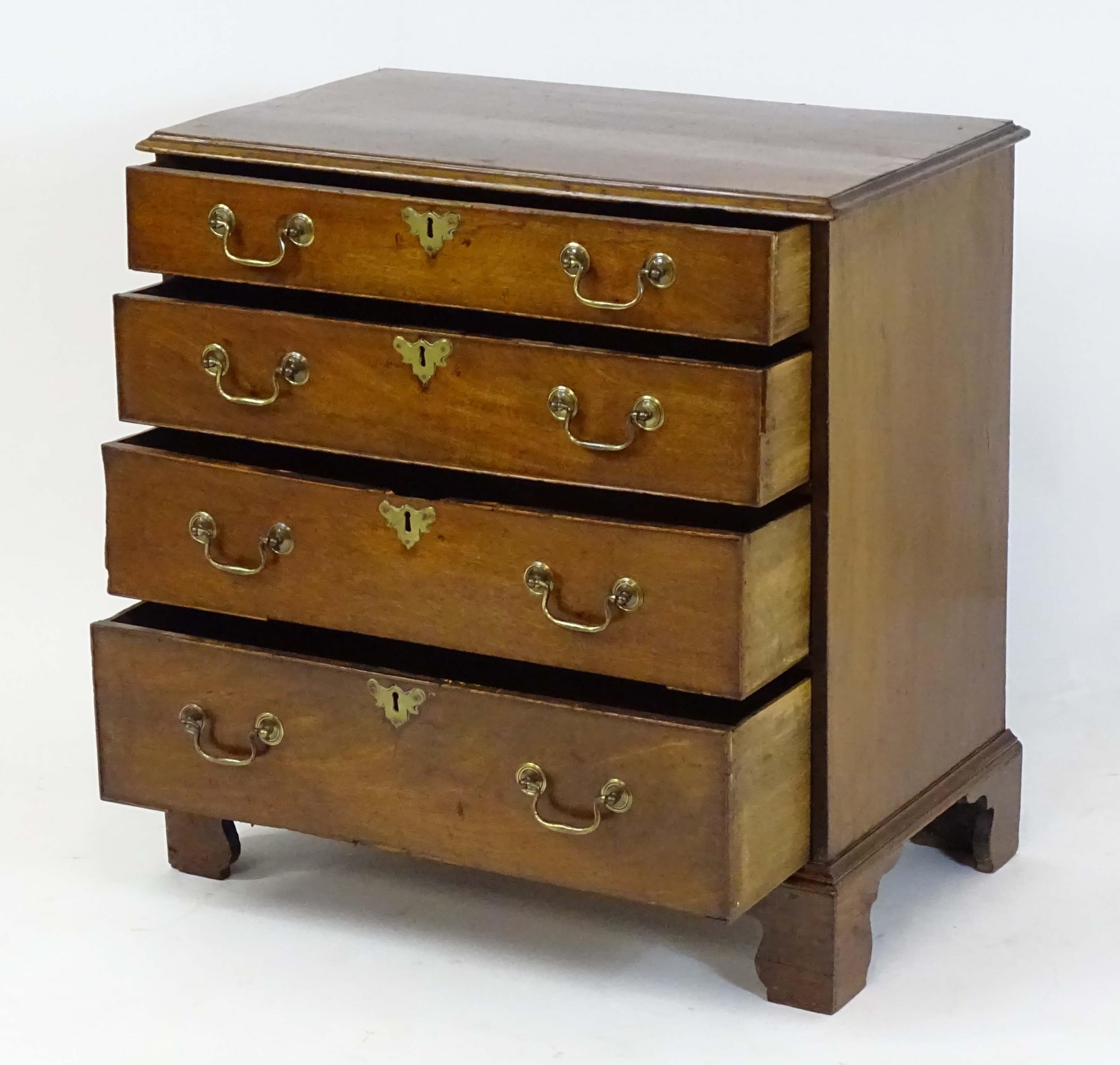 A Georgian mahogany chest of drawers with a moulded top above four long drawers with swan neck - Image 5 of 6