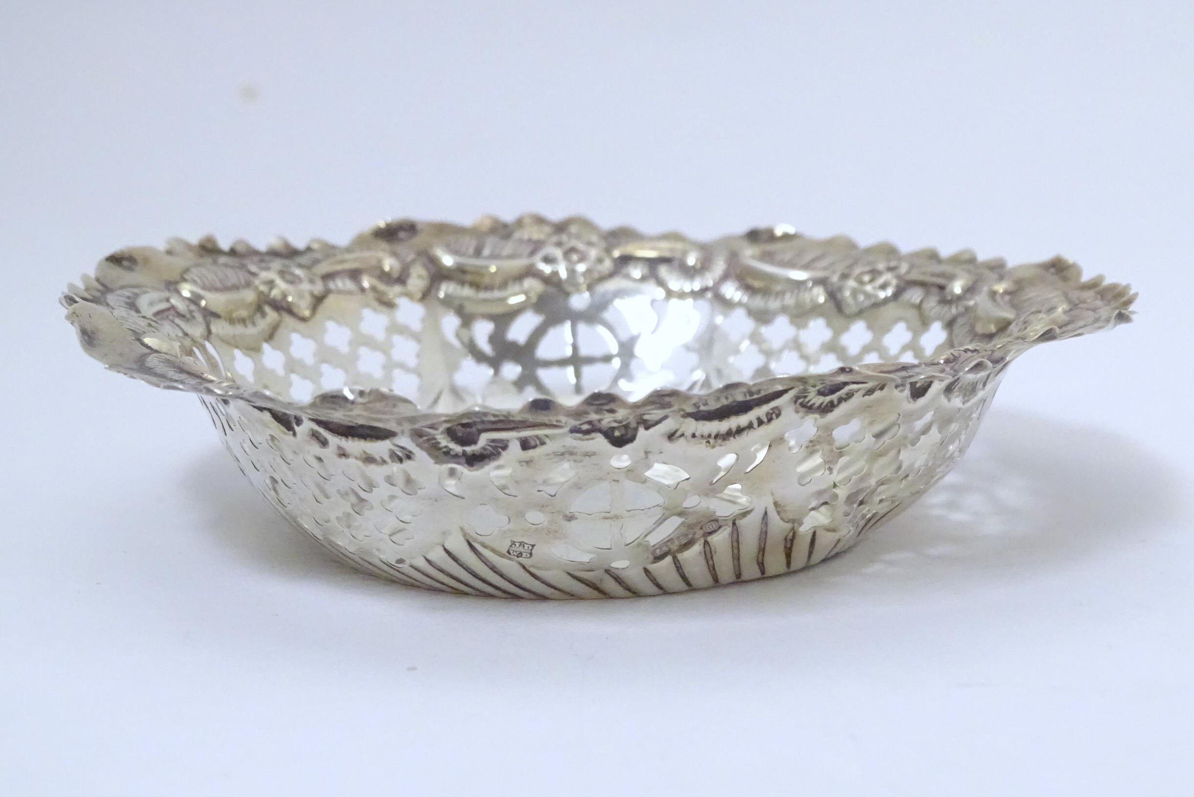 A Victorian silver bon bon dish of circular form with embossed and pierced decoration, hallmarked - Image 3 of 6