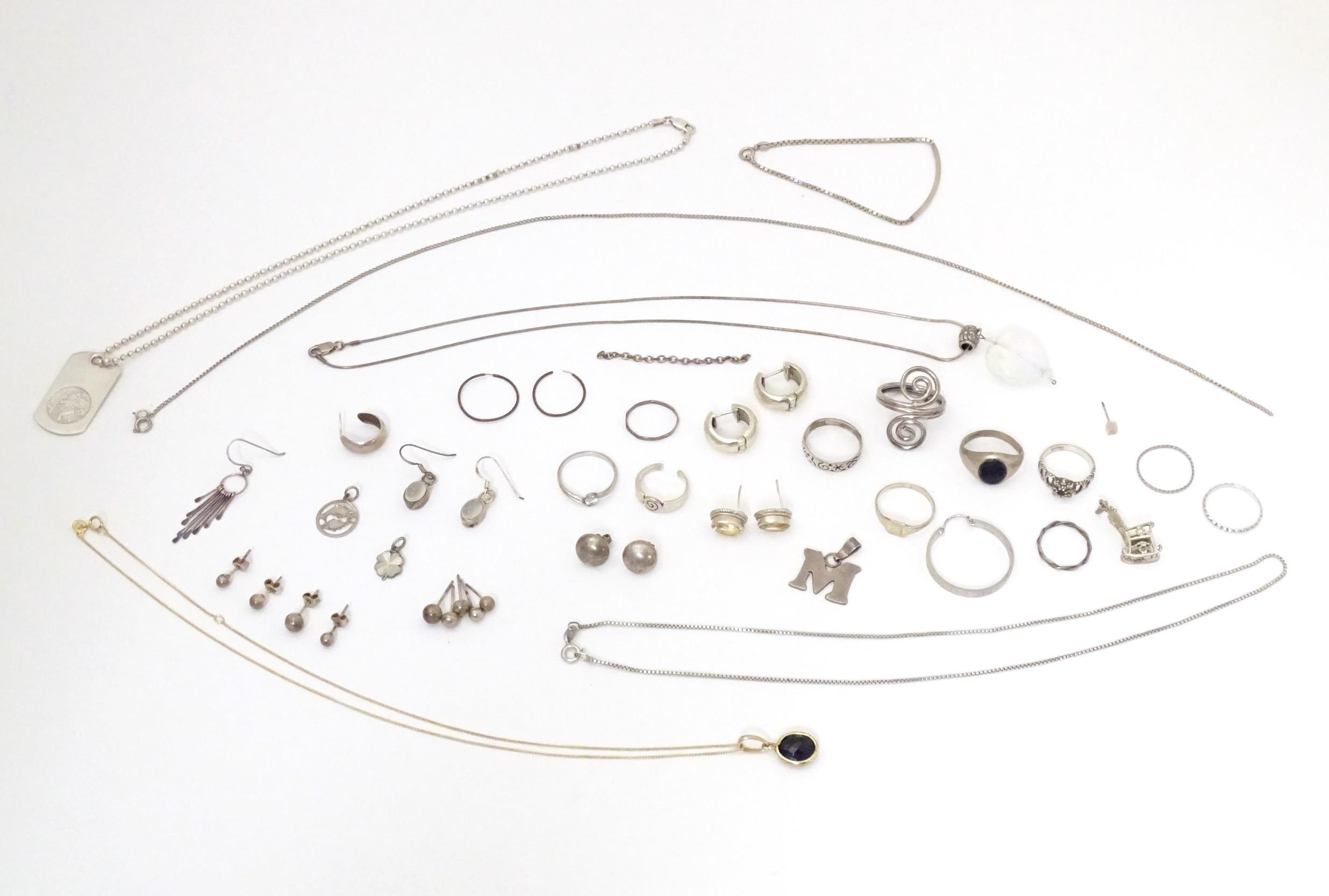 Assorted silver and white metal jewellery to include various rings, earrings, pendants, etc. - Bild 3 aus 17