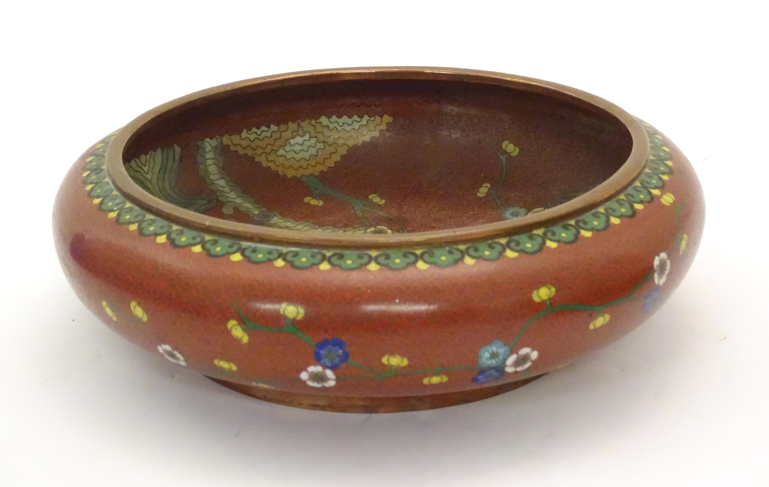 A Chinese cloisonne shallow bowl with floral and foliate detail. Approx. 3 1/4" x 10" diameter - Image 4 of 6