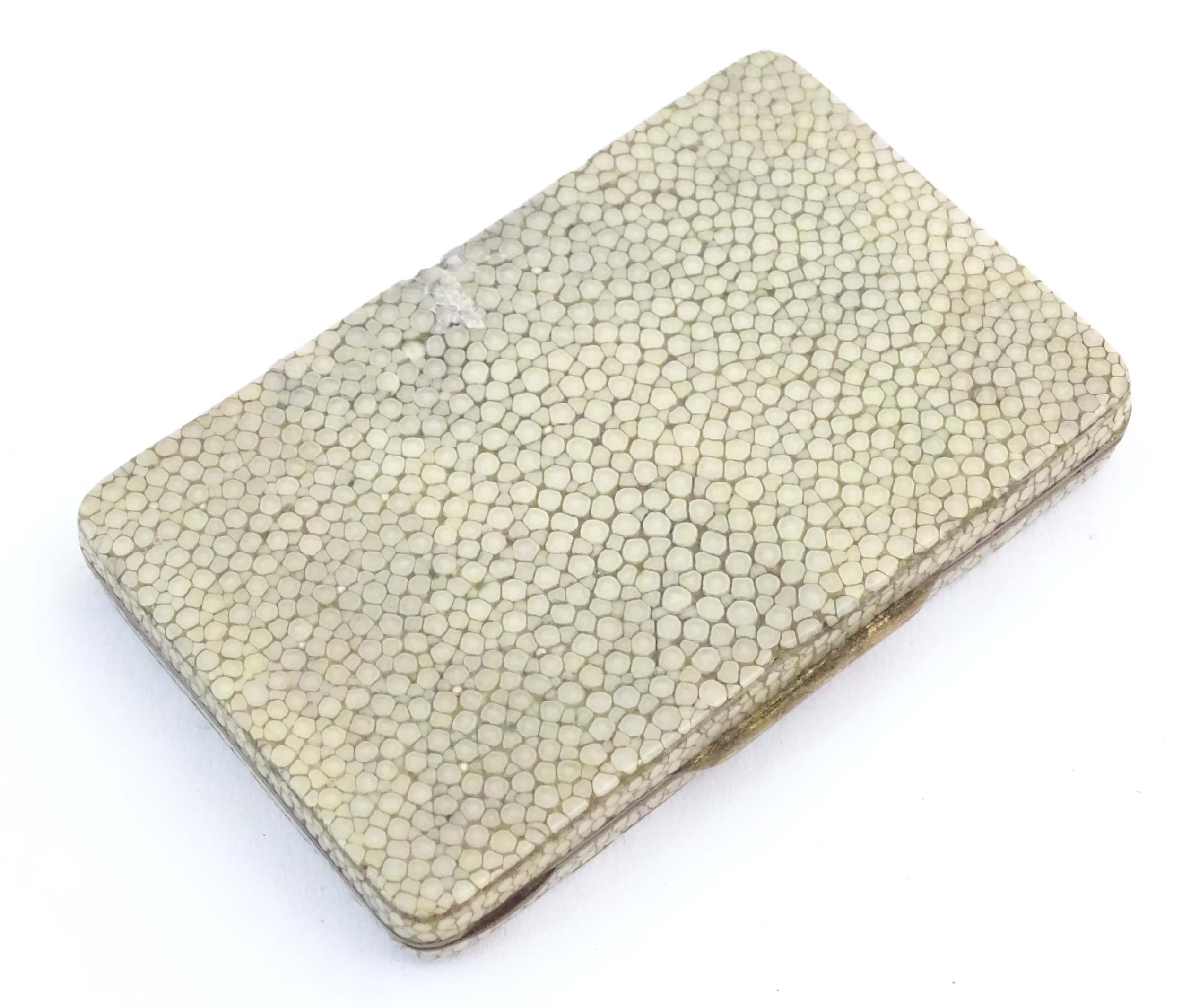 An early 20thC shagreen cheroot case with gilt interior. Approx. 1/2" x 3 1/4" x 2" Please Note - we - Image 9 of 9