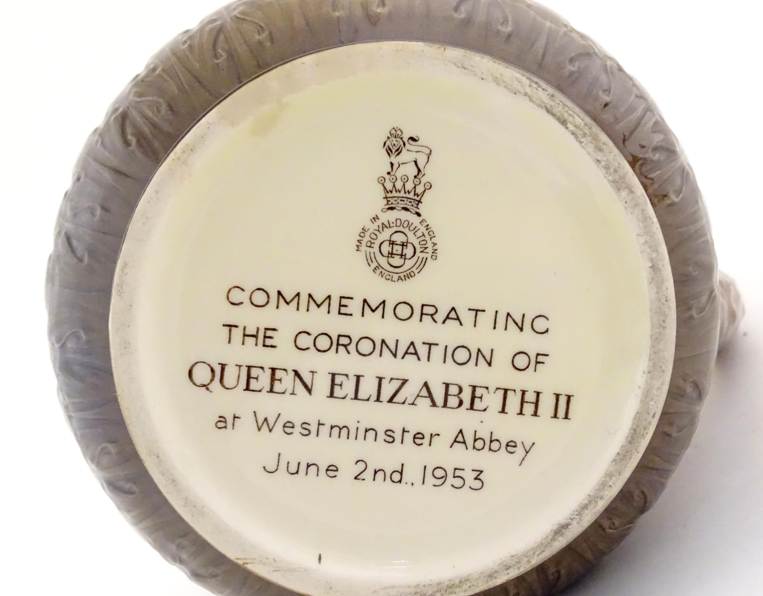 A Royal Doulton jug commemorating the Coronation of Queen Elizabeth II at Westminster Abbey, June - Bild 2 aus 7