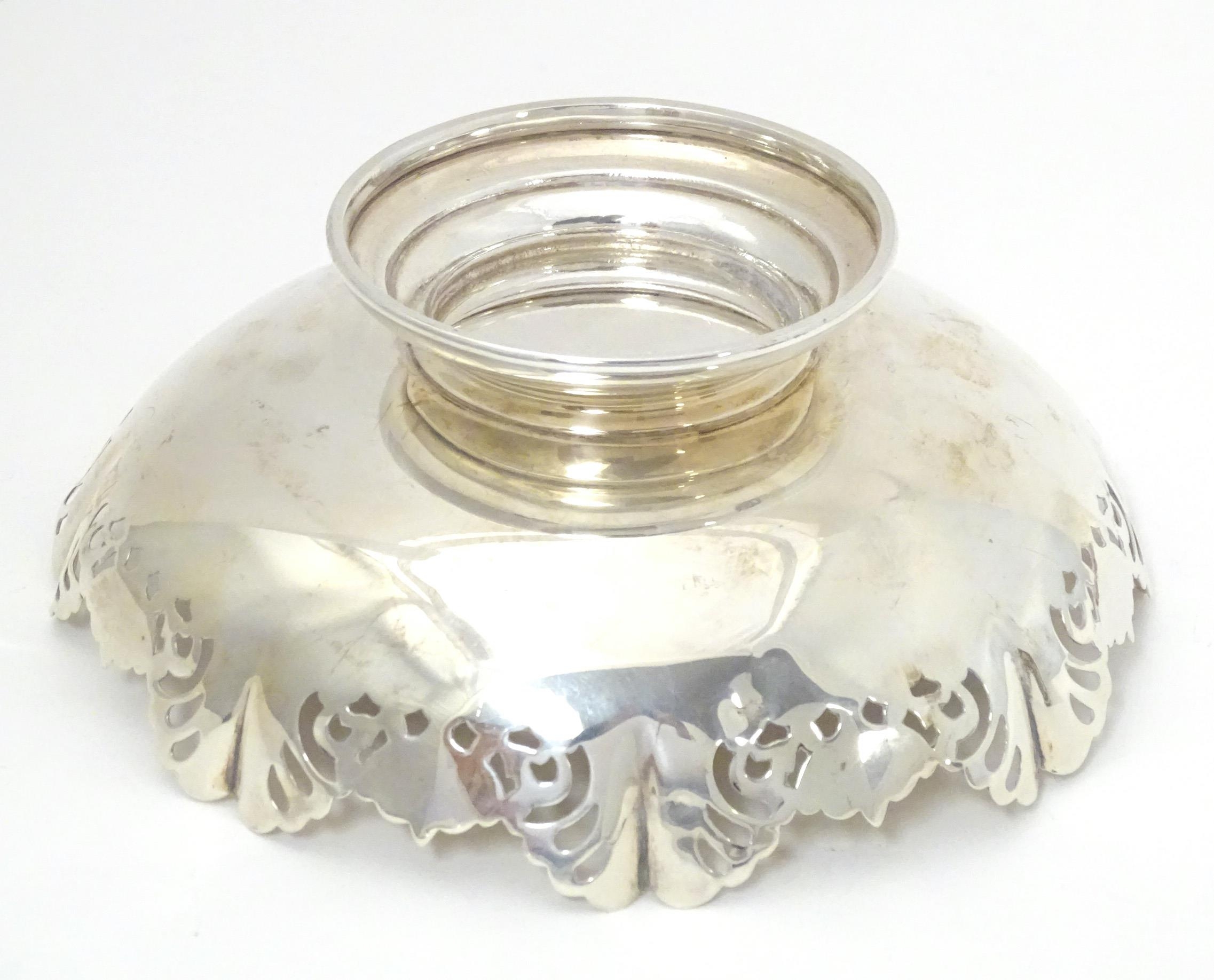 A silver bon bon dish with pierced decoration hallmarked Sheffield 1957, maker Viner's Ltd. - Image 6 of 6