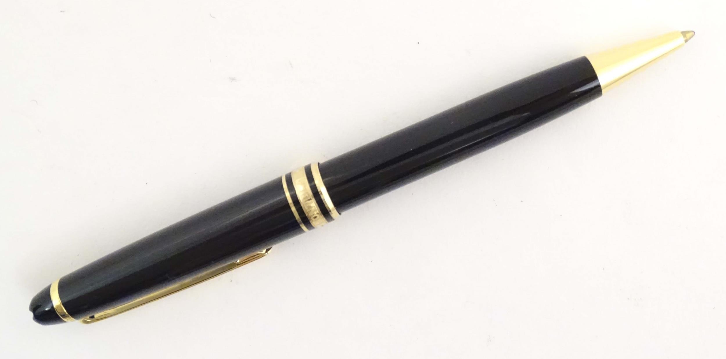 A cased Montblanc 'Meisterstuck' ballpoint pen, in black finish and decorated with gilt banding. - Image 6 of 13