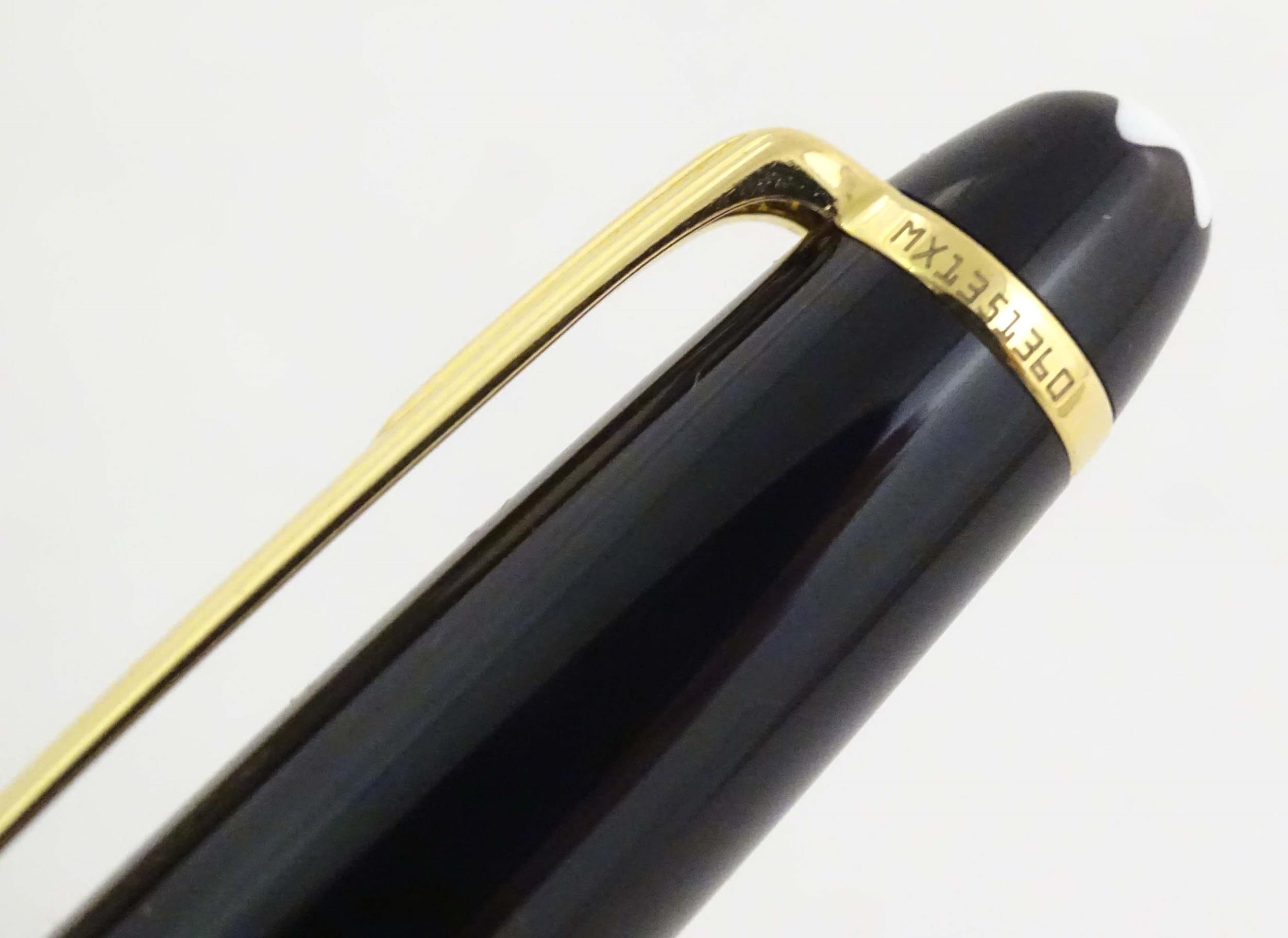 A cased Montblanc 'Meisterstuck' ballpoint pen, in black finish and decorated with gilt banding. - Image 12 of 13