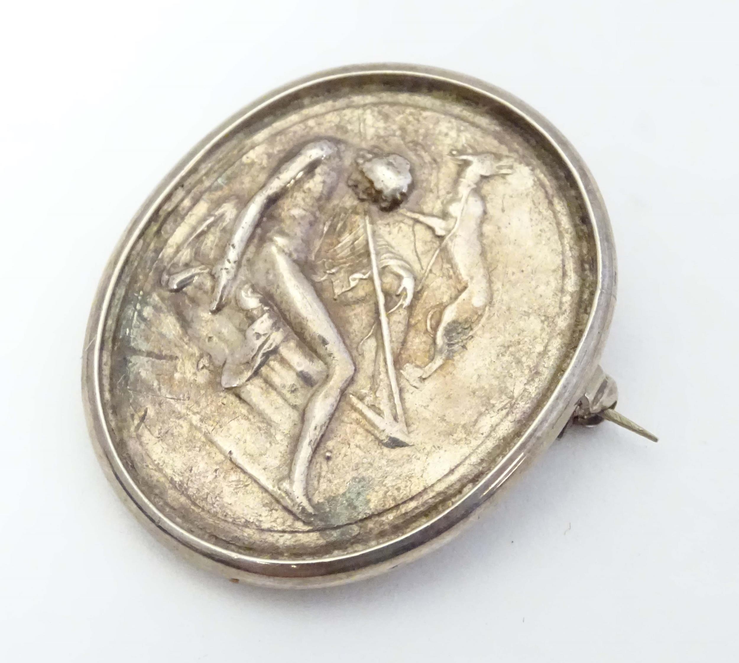 Two white metal brooches of oval form set with various classical scenes together with a white - Bild 4 aus 16
