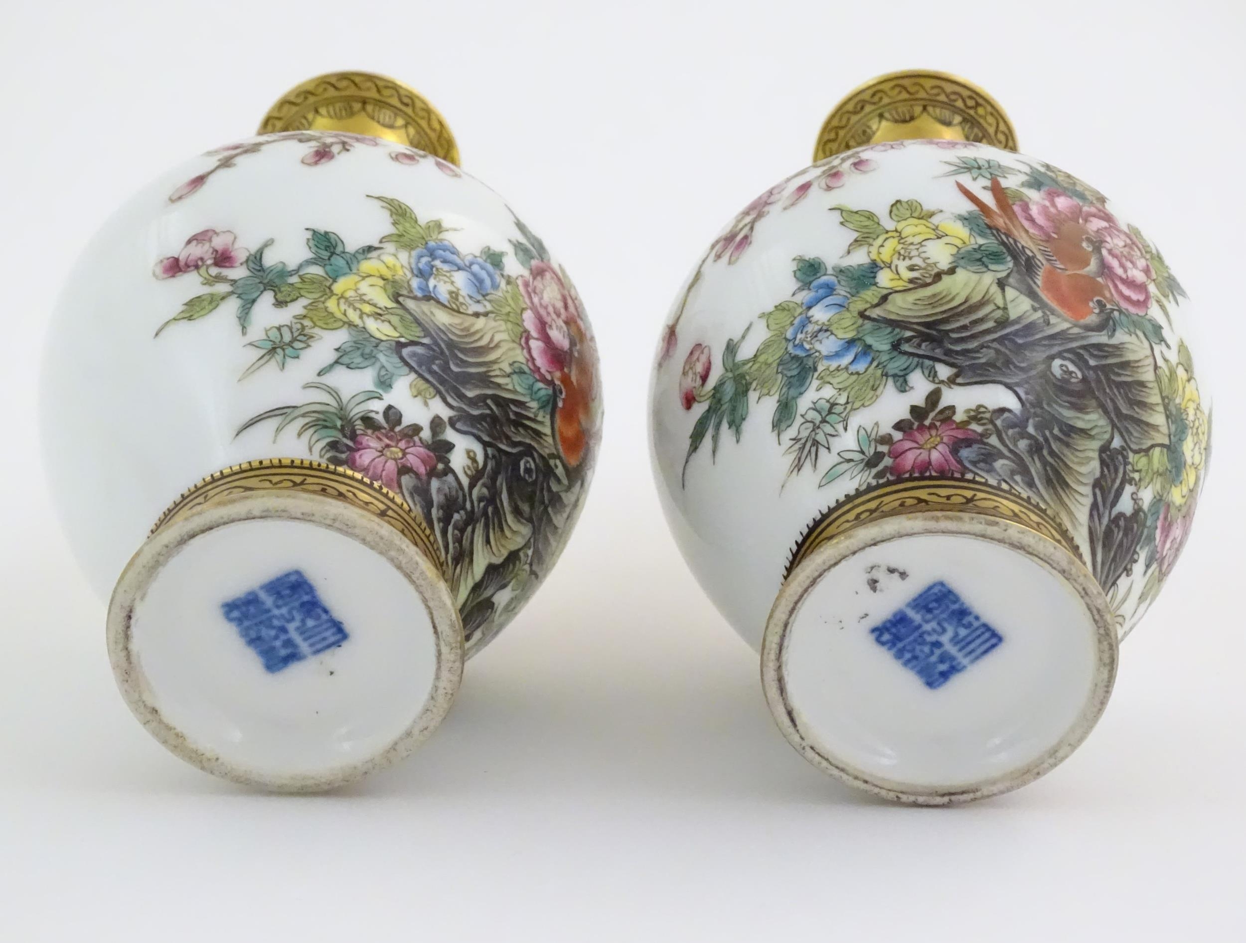 A pair of Chinese vases decorated with birds, flowers and blossom trees, with gilt detail to necks - Bild 5 aus 11