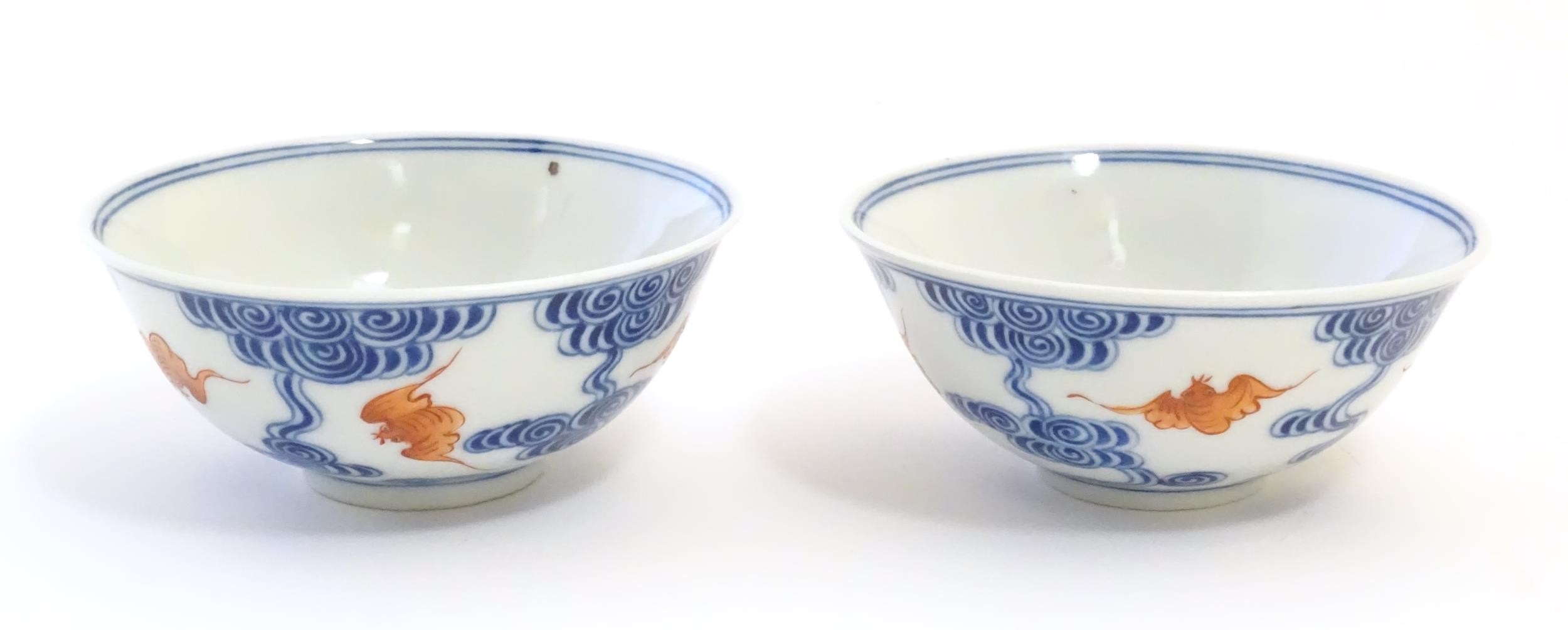 A pair of Chinese bowls decorated with stylised bats amongst clouds. Character marks under. - Bild 3 aus 9