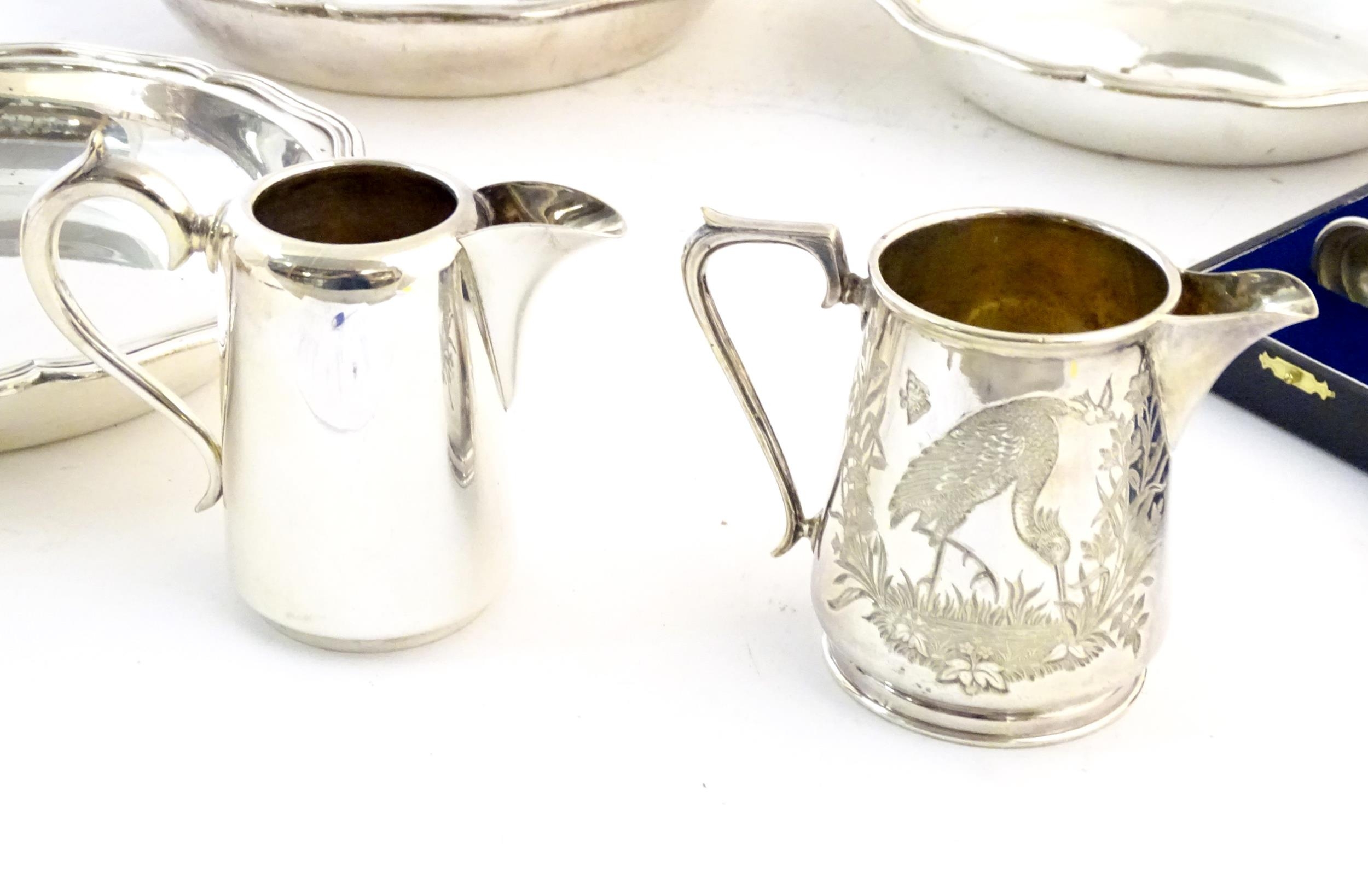 Assorted silver plated wares to include a scallop shell formed butter dish, two cased christening - Image 6 of 8