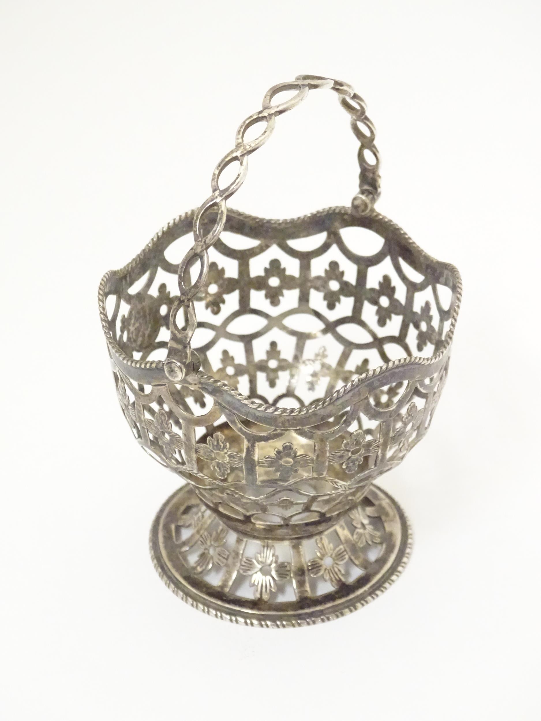 A Geo III silver sugar basket / sucrier hallmarked London 1772. Approx. 3 1/4" wide x 4 1/2" high ( - Image 5 of 6